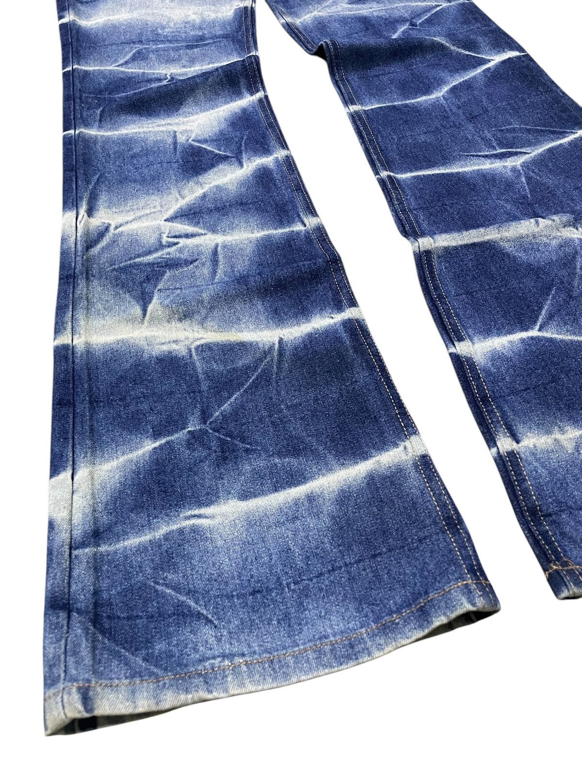 Benetton × Le Grande Bleu (L.G.B.) × Tornado Mart Benetton Glass Shattered Whiskers Wash Flared Jeans Size US 29 - 7 Thumbnail