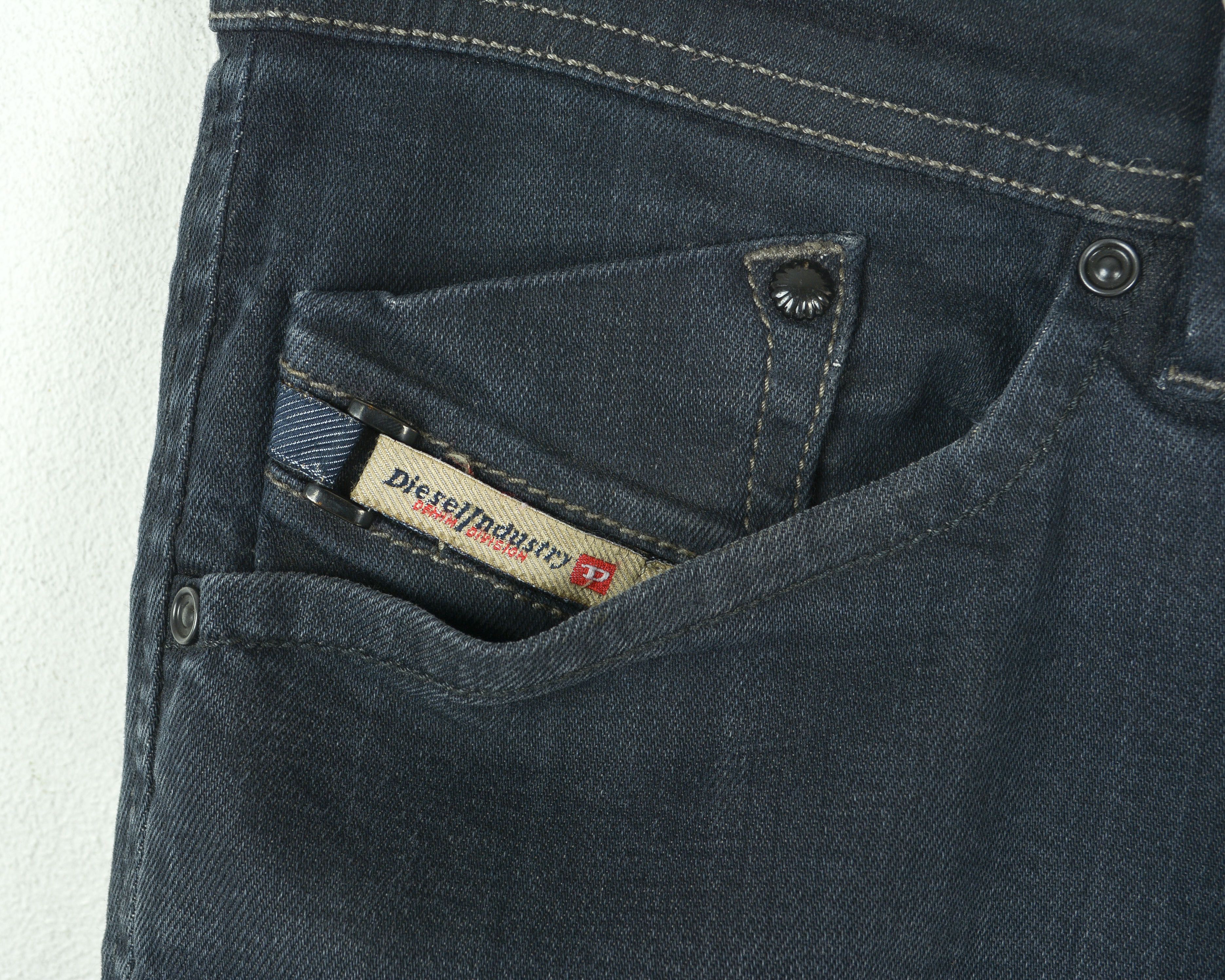 Diesel Darron W31 L32 Regular Slim Tapered Jeans Pants Trousers Size US 31 - 3 Thumbnail