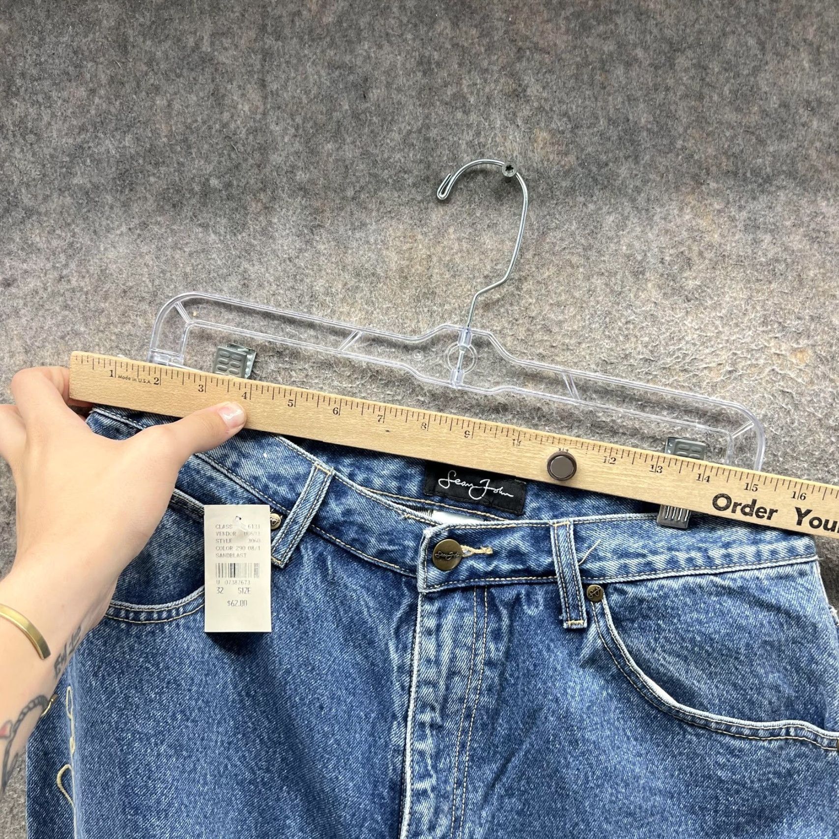 Sean John VINTAGE Sean John Jeans Mens 32 Blue Relaxed Straight Hip Hop Streetwear Y2K Jeans Mens 32 Blue Relaxed Straight Denim Medium Wash Logo Size US 32 / EU 48 - 4 Thumbnail