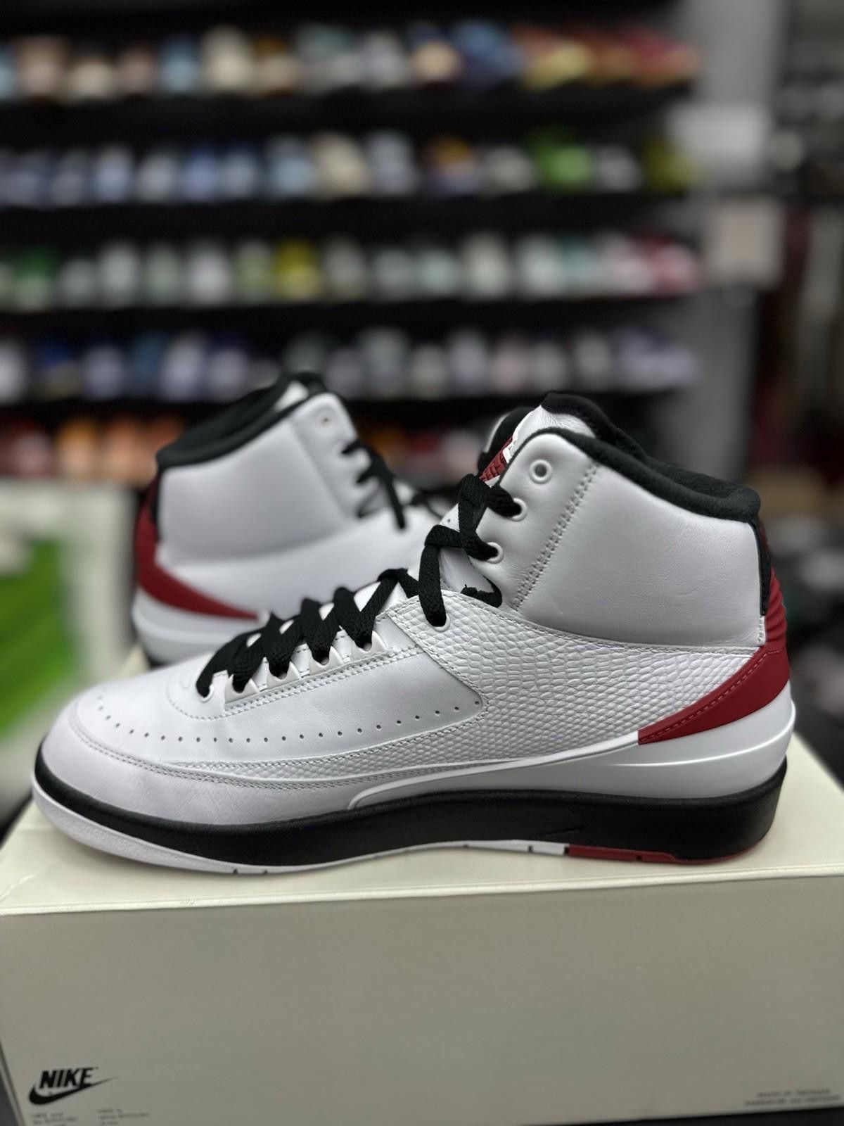 Jordan Brand Size 11 - Jordan 2 Retro Mid Chicago White Red Black Leather Size US 11 / EU 44 - 4 Thumbnail