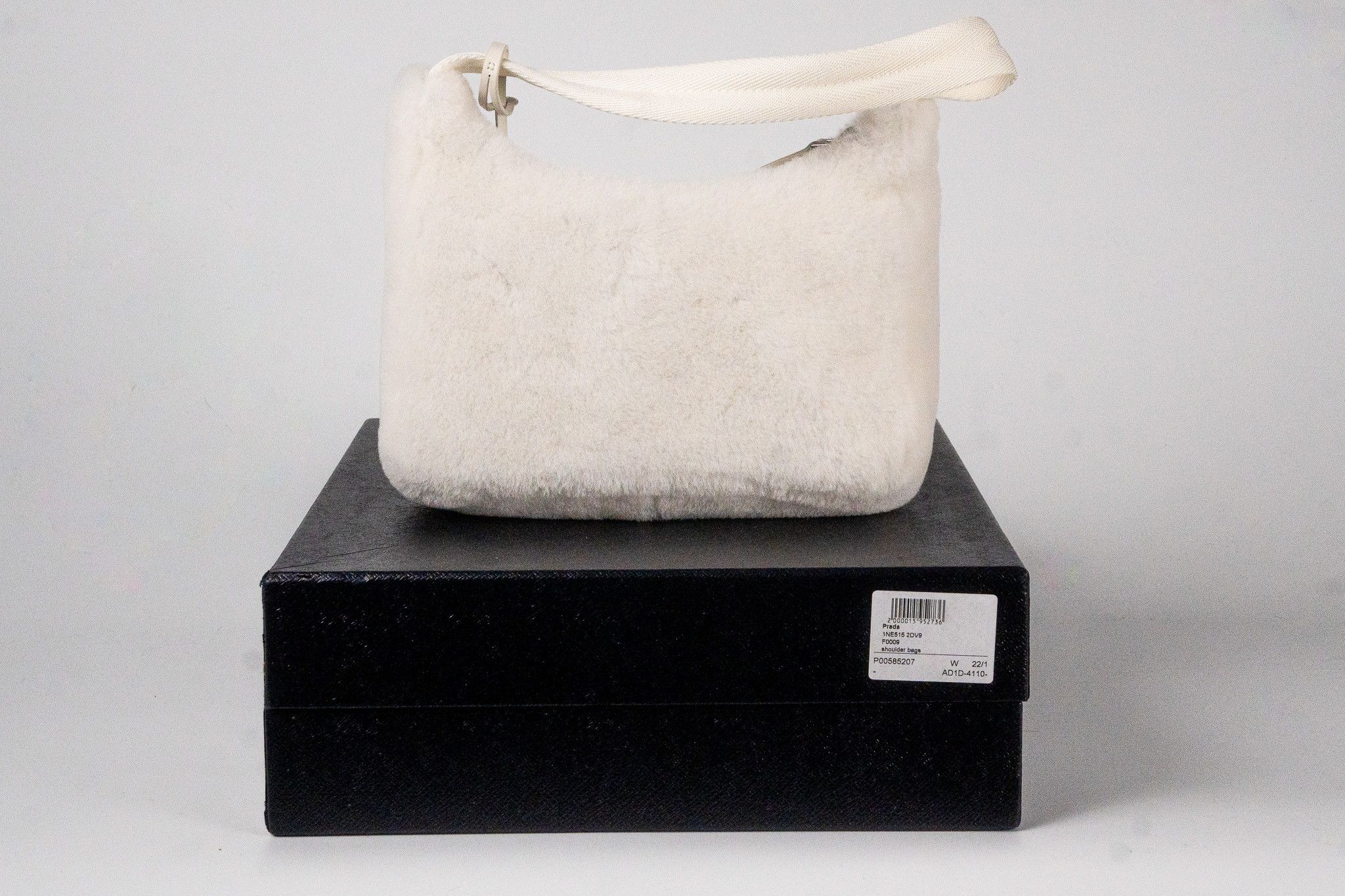 Prada Re-Edition 2000 shearling shoulder bag in white Size ONE SIZE - 4 Thumbnail
