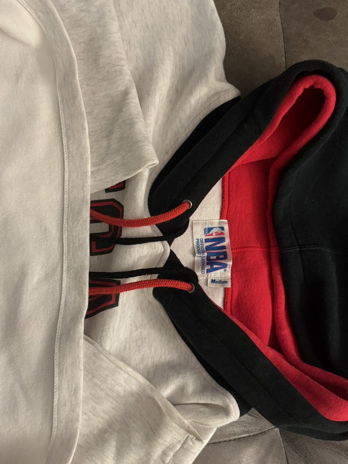 Vintage 90s Chicago Bulls "Eastern Conference" Hoodie Made in Japan Size US M / EU 48-50 / 2 - 3 Thumbnail