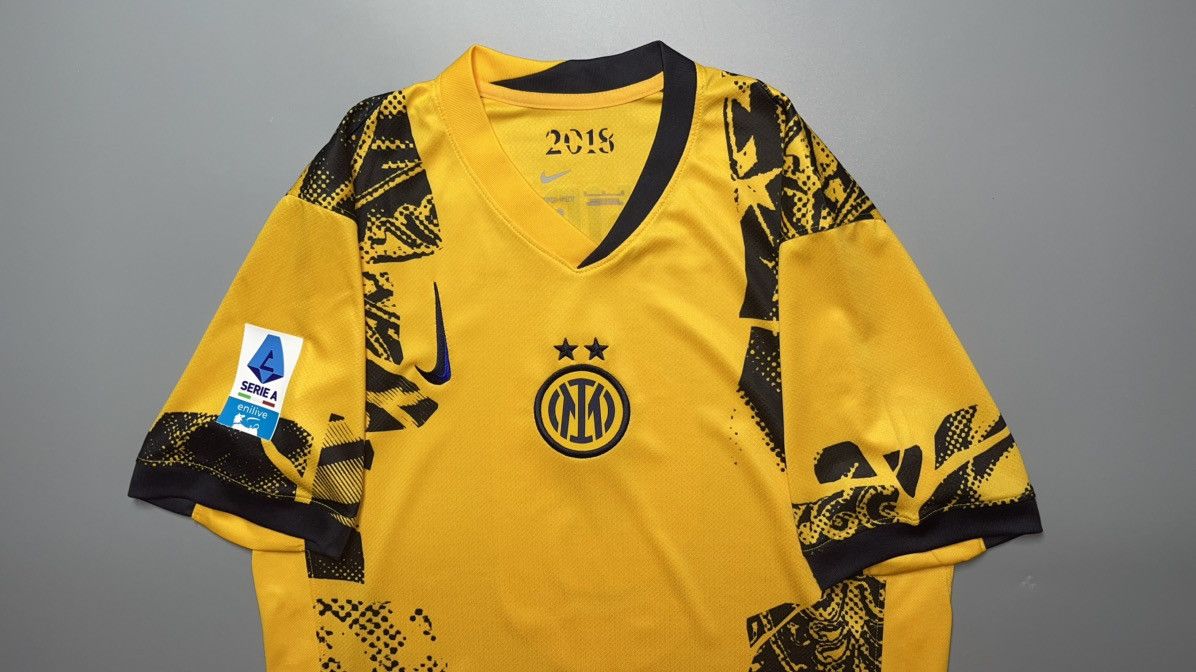 Vintage INTER NIKE 2024/2025 FOOTBALL THIRD JERSEY #9 THURAM Size US M / EU 48-50 / 2 - 3 Thumbnail