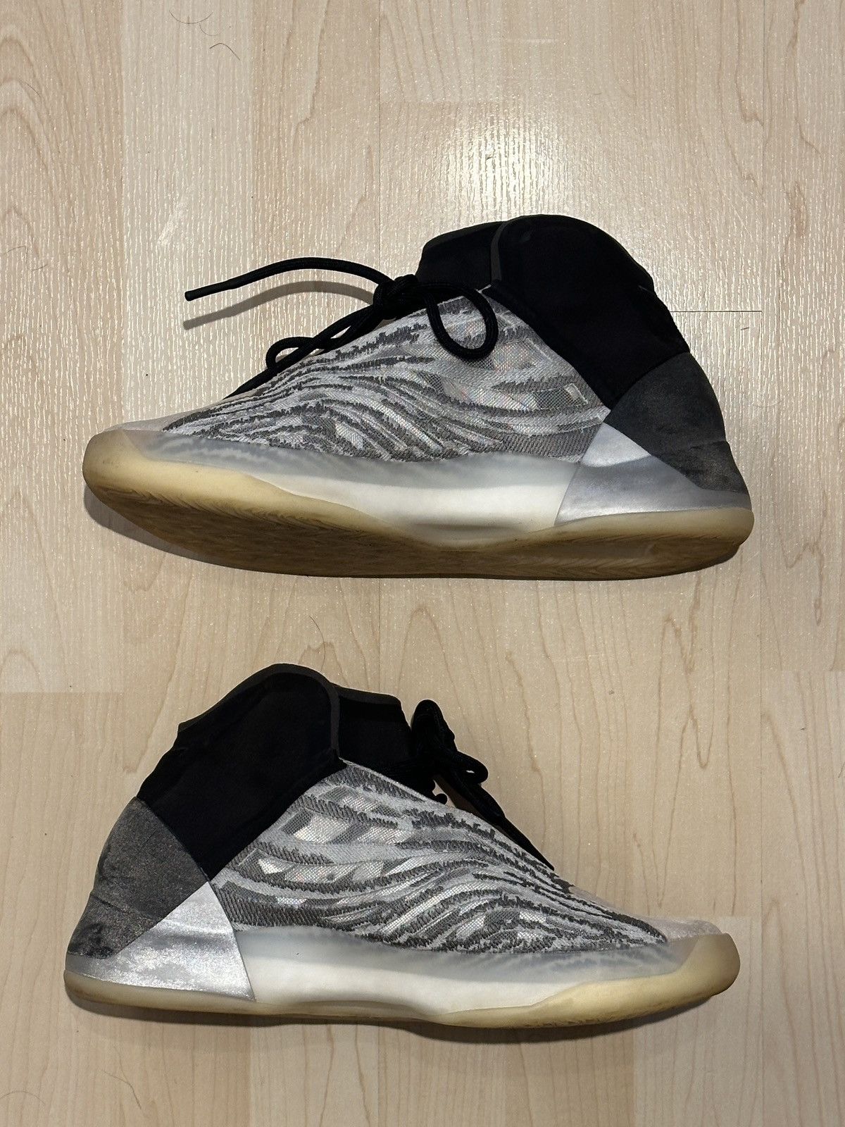 Adidas YZY QNTM Size US 11 / EU 44 - 3 Thumbnail
