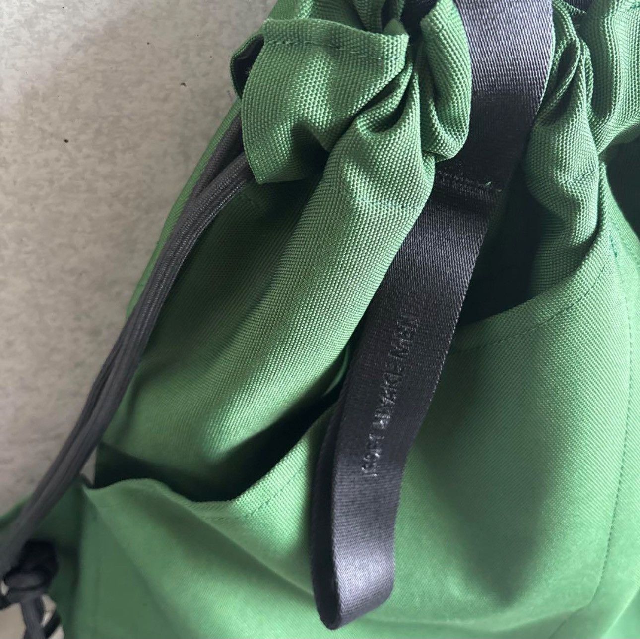 Issey Miyake × Japanese Brand ISSEY MIYAKE MEN KINCHAKU Napsack Backpack Green Size ONE SIZE - 4 Thumbnail