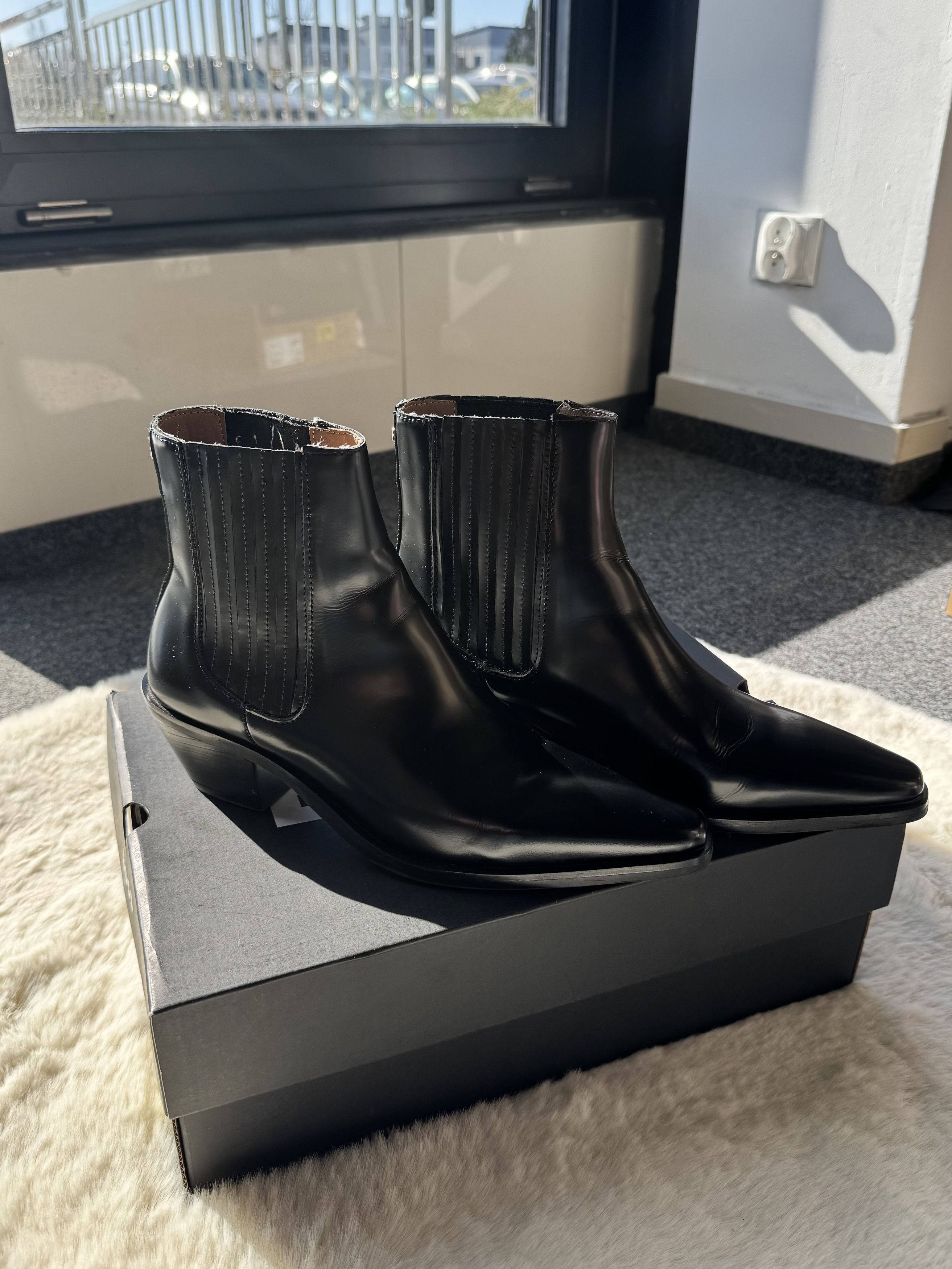 Hugo Boss BOSS Niara EU 39 black leather ankle cowboy boots Size US 9 / IT 39 - 9 Thumbnail