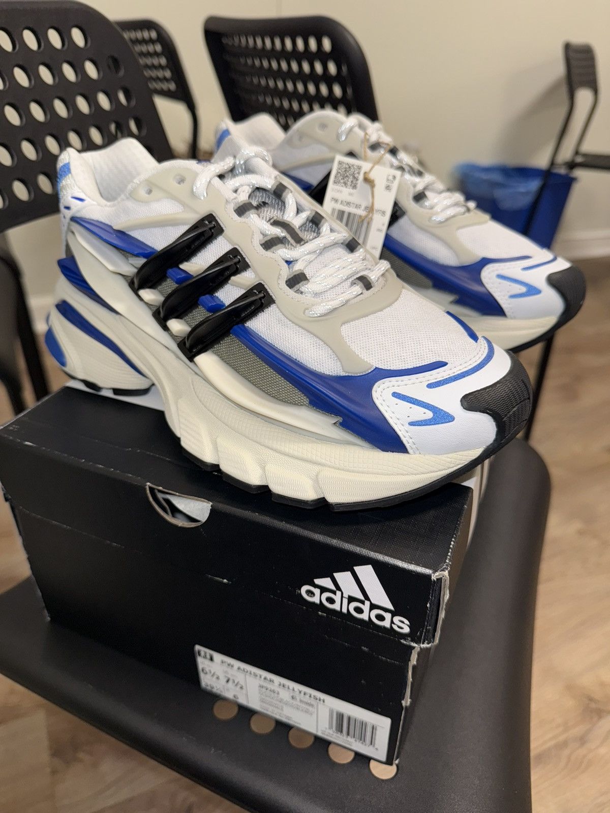Adidas × Pharrell PHARELL WILLIAMS ADISTAR JELLYFISH VIRGINIA “COMPLEXCON” Size US 6.5 / EU 39-40 - 1 Thumbnail