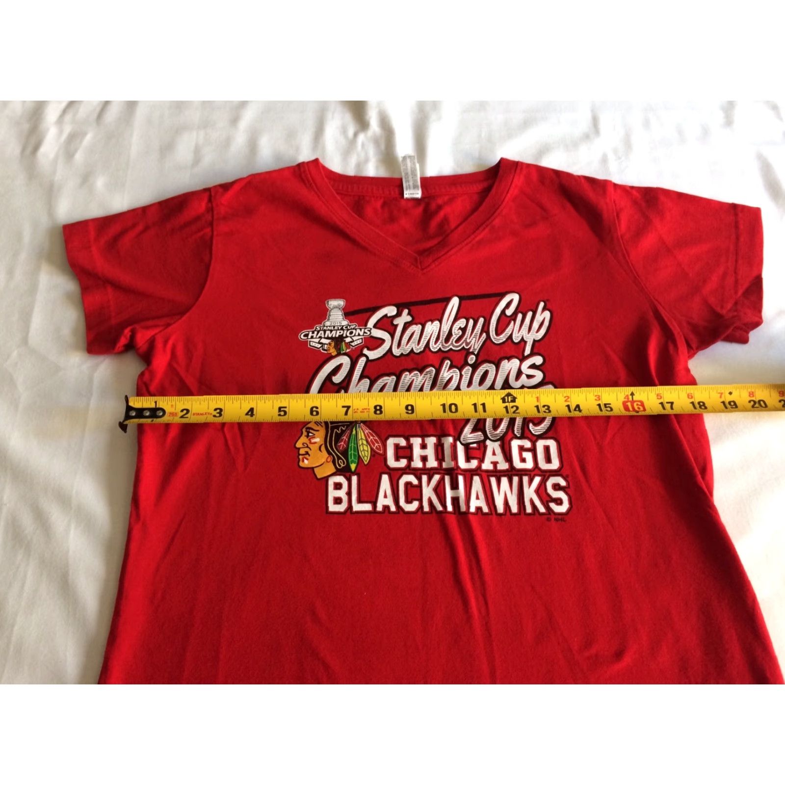 Vintage Stanley Cup Champions 2015 Chicago Blackhawks Women's V Neck T Shirt Sz M Tee Shirt Size M / US 6-8 / IT 42-44 - 4 Thumbnail