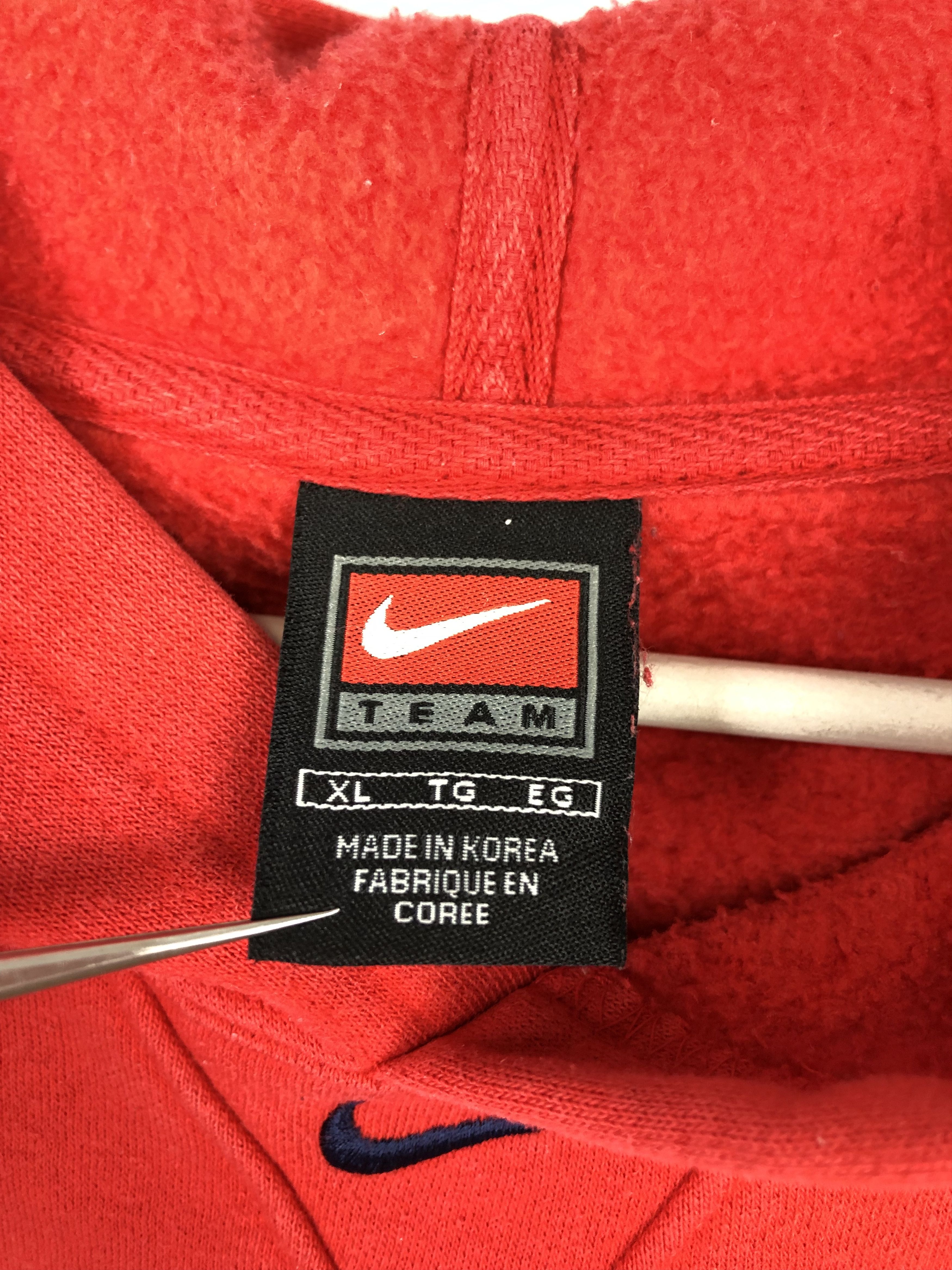 Nike Vintage Nike New Jersey Nets Hoodie Red NBA Jacket Jersey Size US XL / EU 56 / 4 - 8 Thumbnail