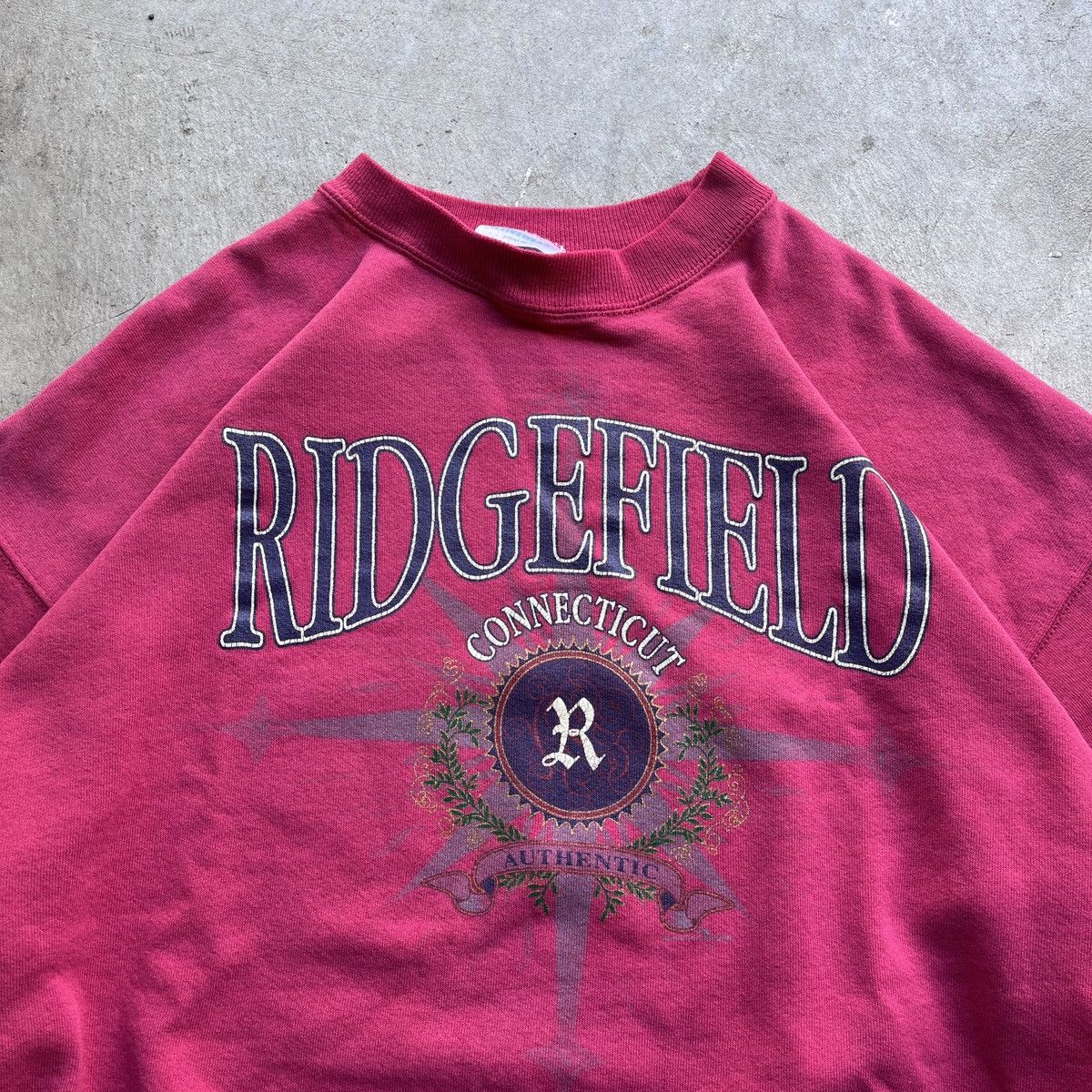 Hanes Vintage 90’s Hanes Ridgefield Connecticut Faded Sweatshirt Size US XL / EU 56 / 4 - 2 Thumbnail
