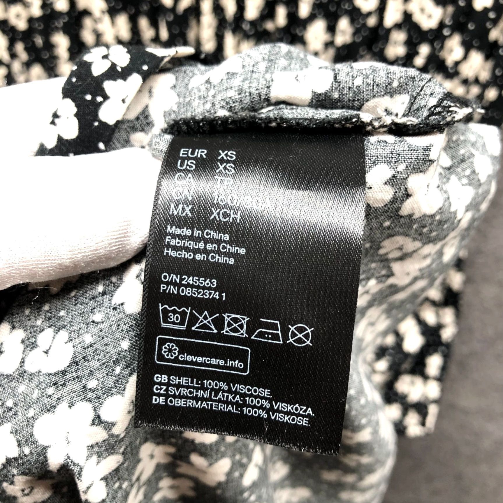 H&M H&M Midi Dress Womens XS Black Beige Floral Short Sleeve Smocked Waist A-Line Size 26" / US 2 / IT 38 - 6 Thumbnail
