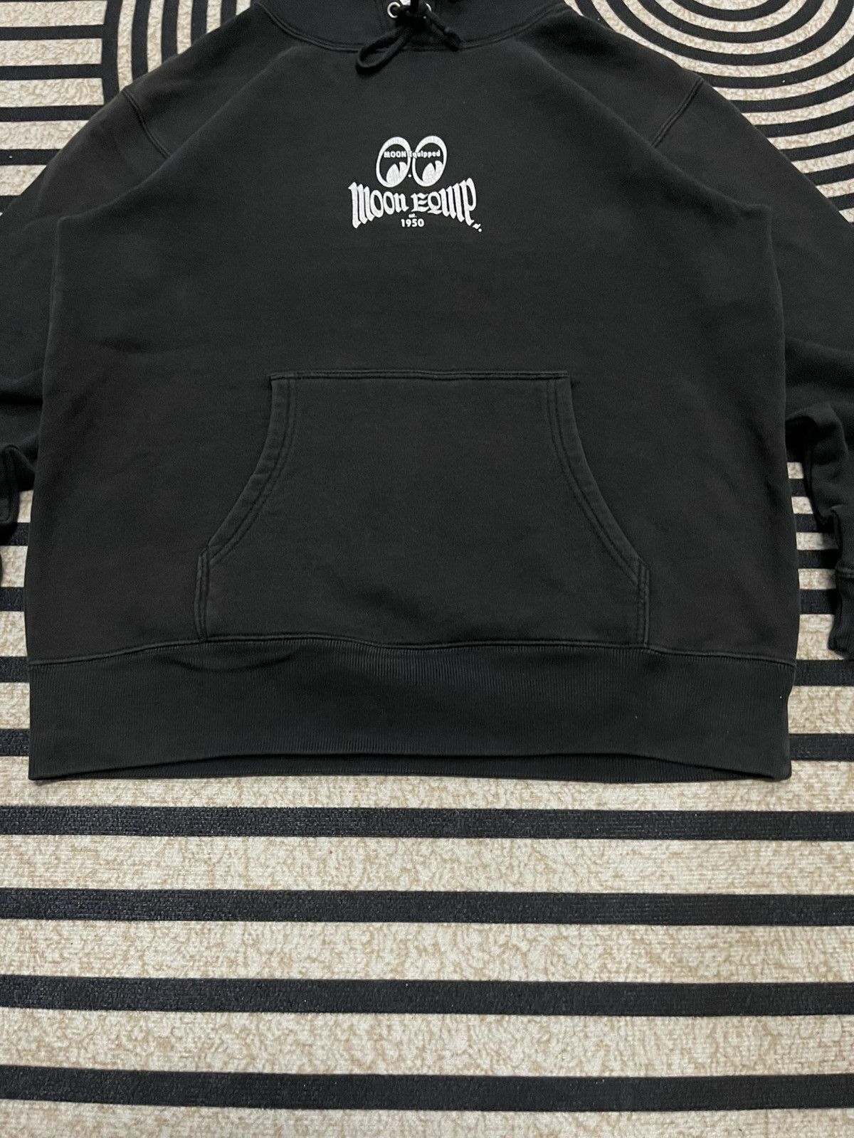 Japanese Brand 2000s MOONEYES BANDANA CROSS DESIGN RARE PULLOVER HOODIE Size US M / EU 48-50 / 2 - 5 Thumbnail