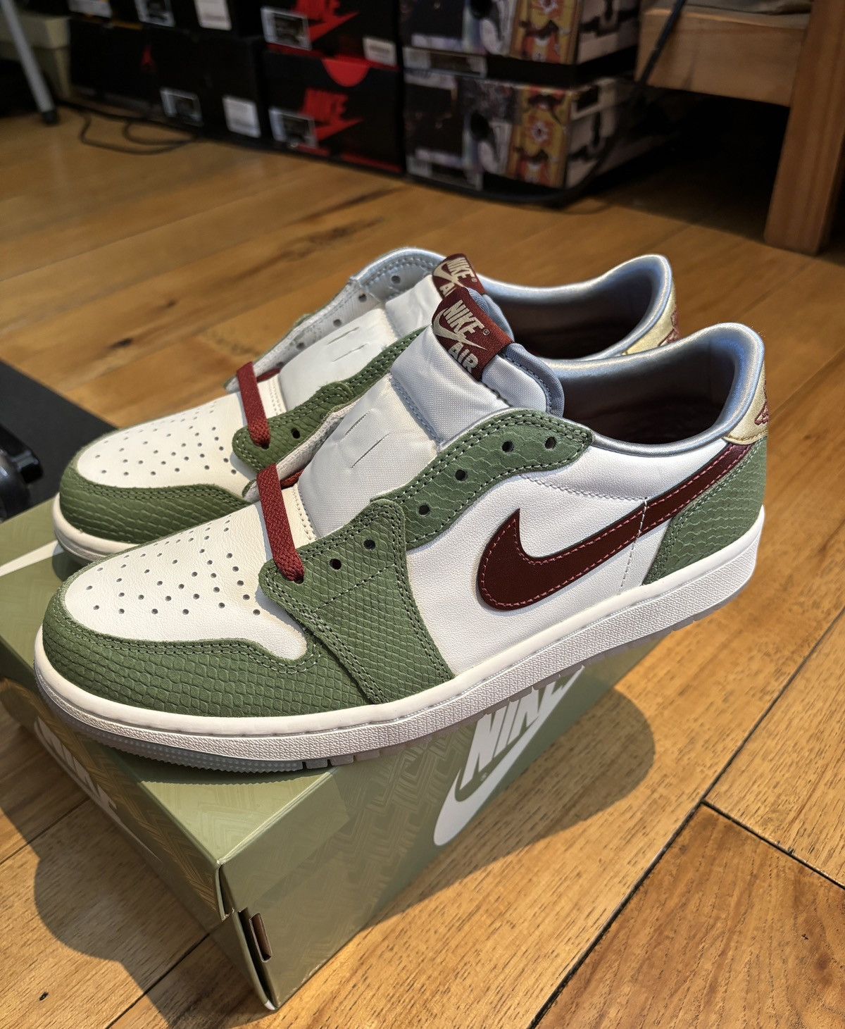 Jordan Brand × Nike Jordan 1 Low OG Year Of The Dragon Size US 9 / EU 42 - 2 Thumbnail