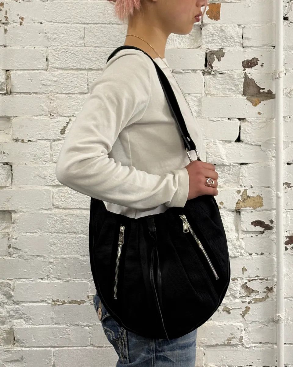 Yves Saint Laurent 2000s Yves Saint Laurent Black Hobo Bag Size ONE SIZE - 2 Thumbnail