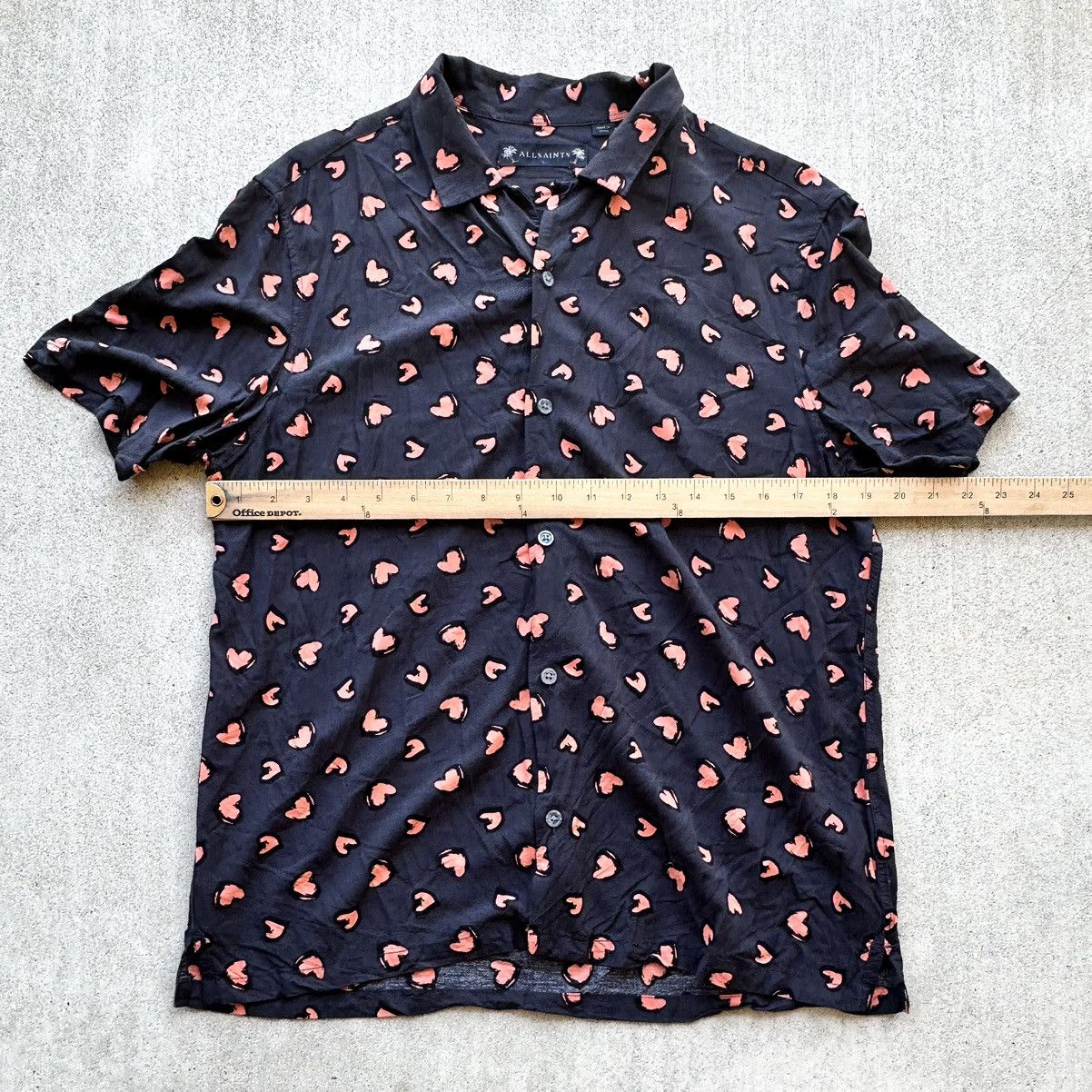 Allsaints Allsaints Viscose Camp Shirt Men Size Large Hearts AOP Size US L / EU 52-54 / 3 - 6 Thumbnail
