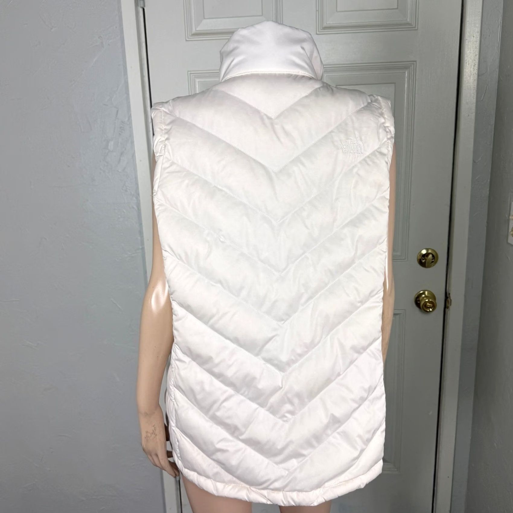 The North Face The North Face Down Quilted Women’s Jacket Vest XL Puffer Coat Full Zip 550 White Sleeveless Zip Mens? Wait correction. Size XL / US 12-14 / IT 48-50 - 4 Thumbnail