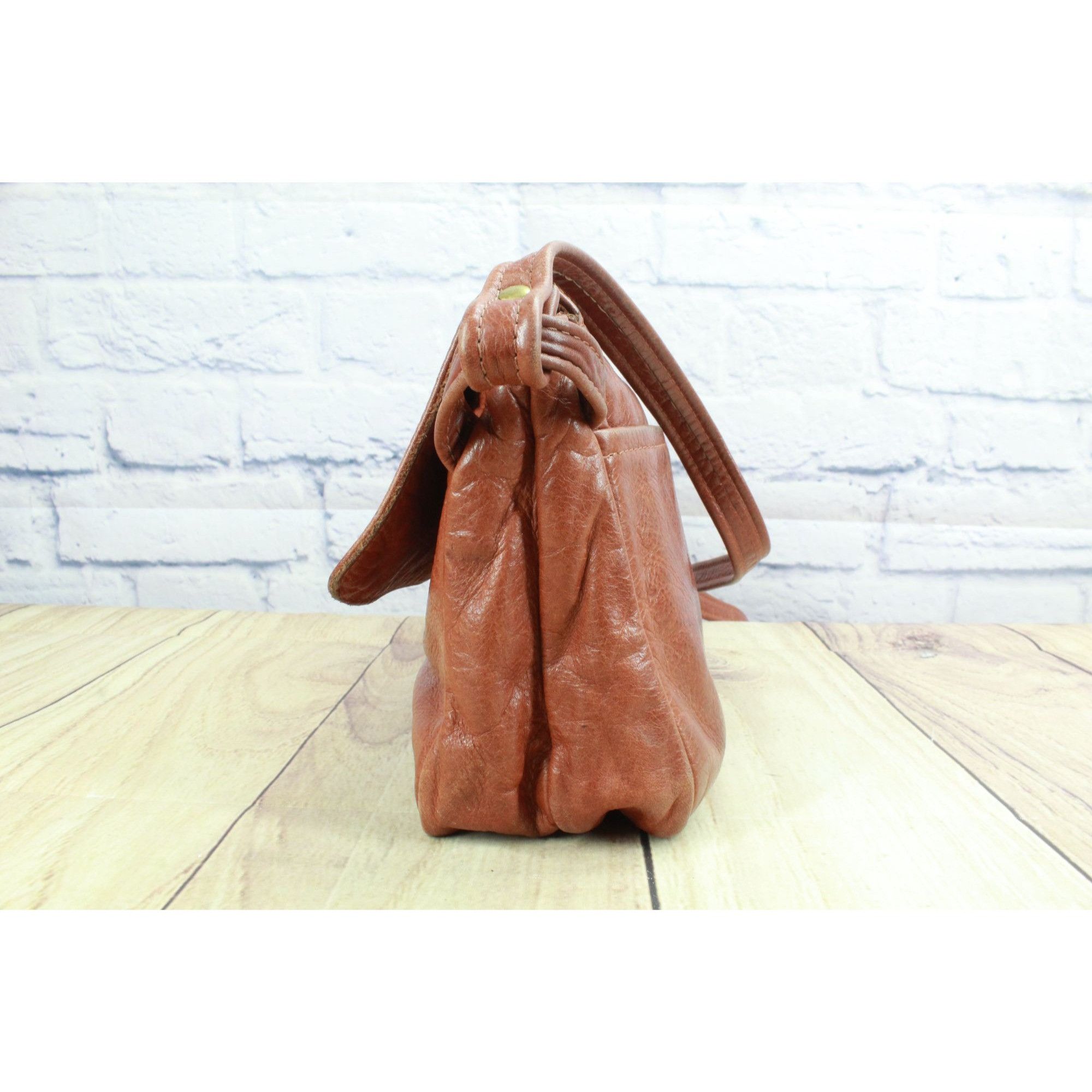Other Beggar’s Pouch Leather Women's Leather Flap Shoulder Bag Size ONE SIZE - 8 Thumbnail