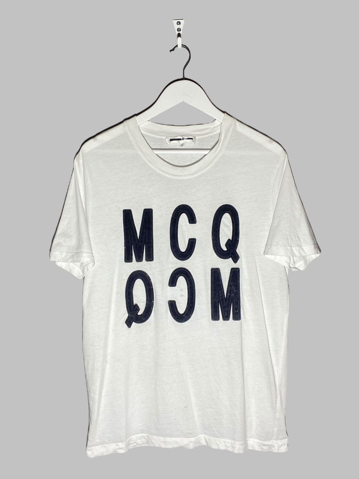 Tシャツ・カットソー ALEXANDER MCQUEEN Men T Shirts 815067 QTAC5 0582 GREY Men's Skull T-shirt in Grey & Silver | McQueen US