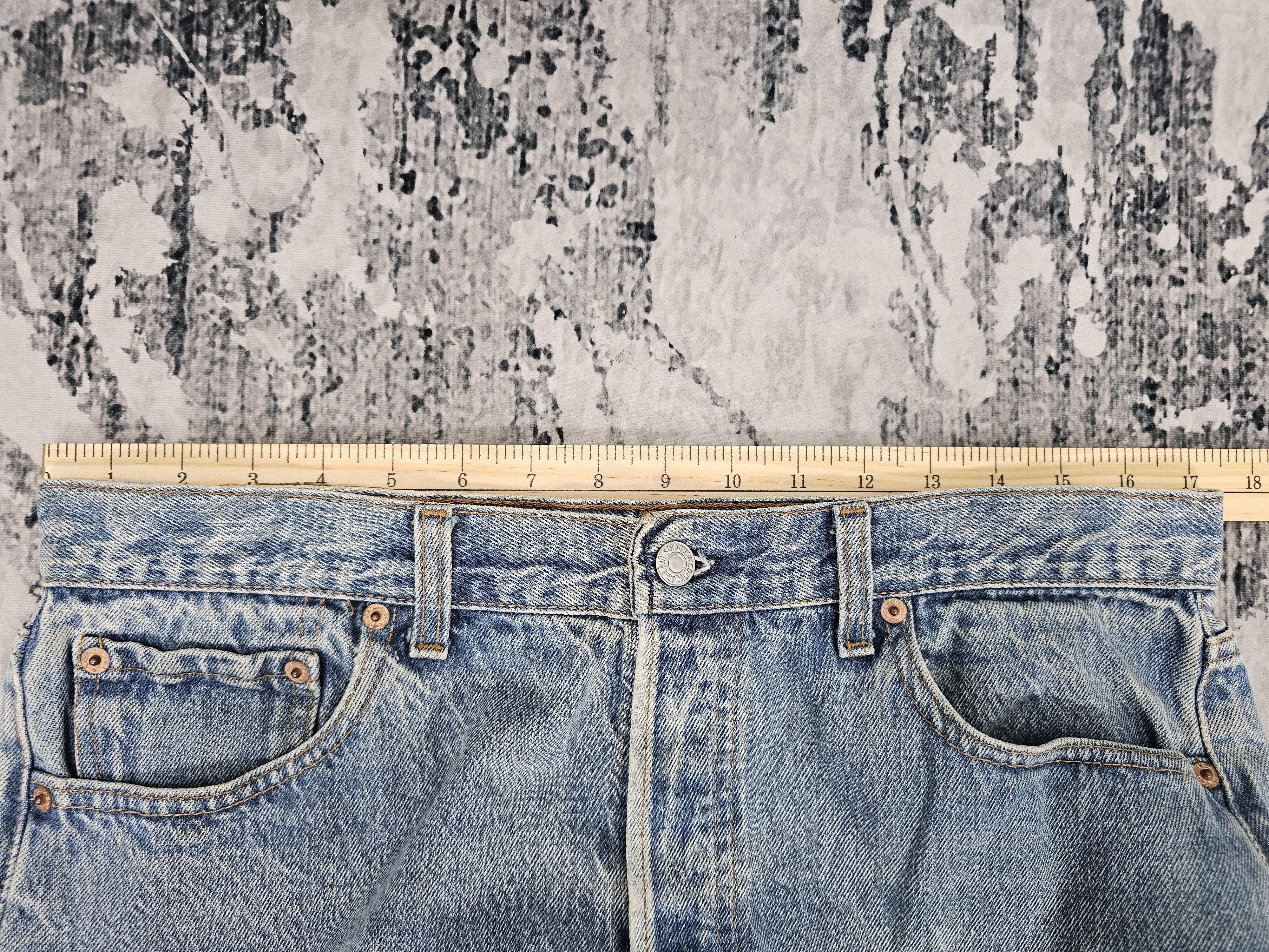 Levi's Vintage Clothing Vtg 90's LEVIS 501 Bleach Faded Blue Jeans Made In USA L0546 Size US 34 / EU 50 - 18 Thumbnail