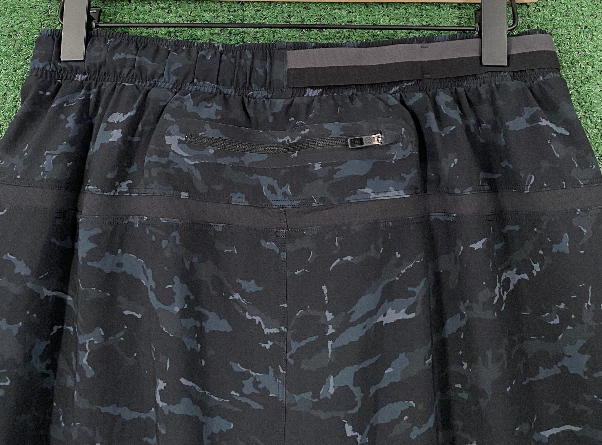 Lululemon Lululemon Surge Black Camo Camouflage Unlined Shorts Medium Size US 32 / EU 48 - 5 Thumbnail