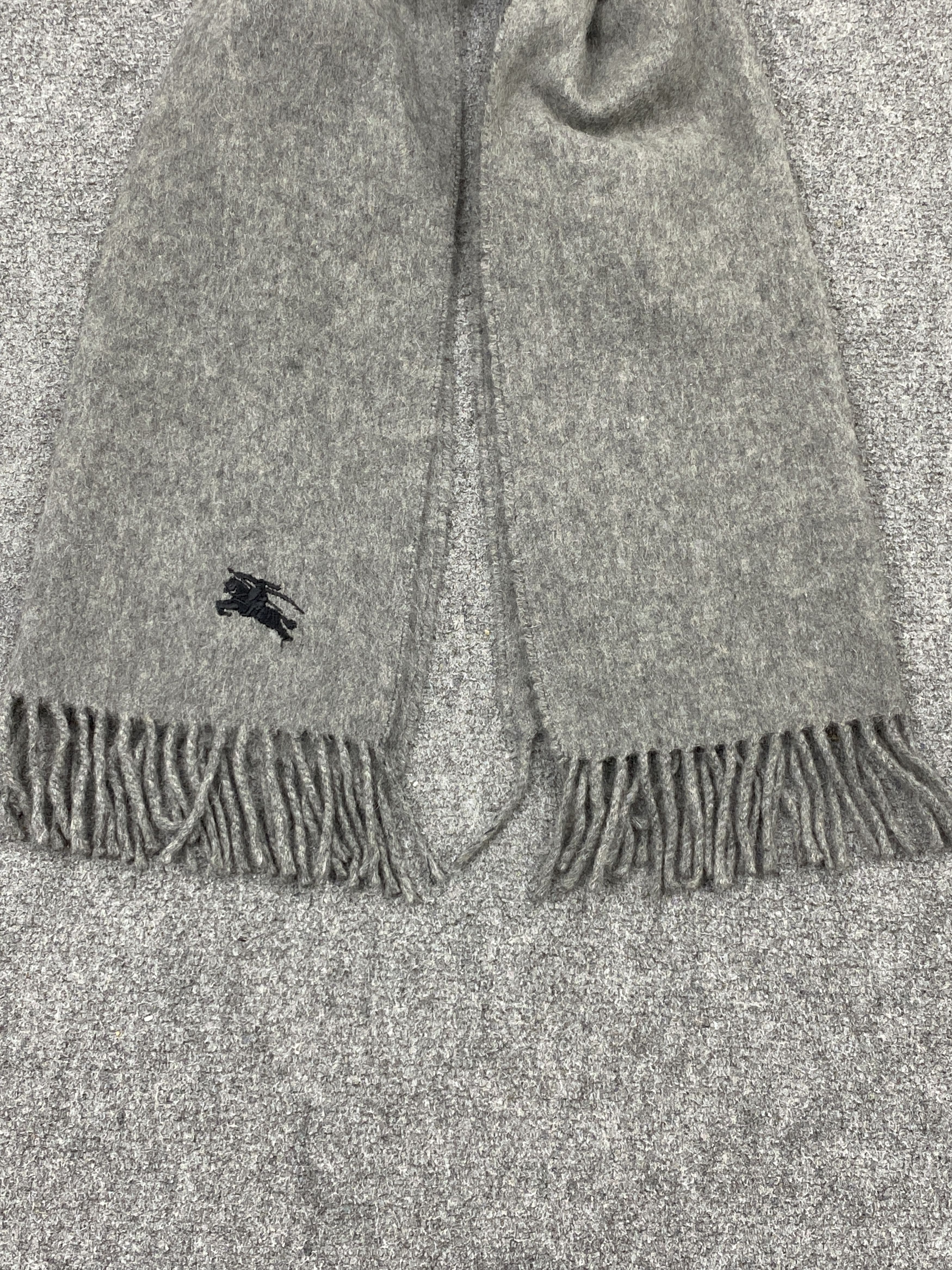 Burberry Vintage Burberrys Cashmere Scarf Muffler Neckwear -SC0011 Size ONE SIZE - 8 Thumbnail