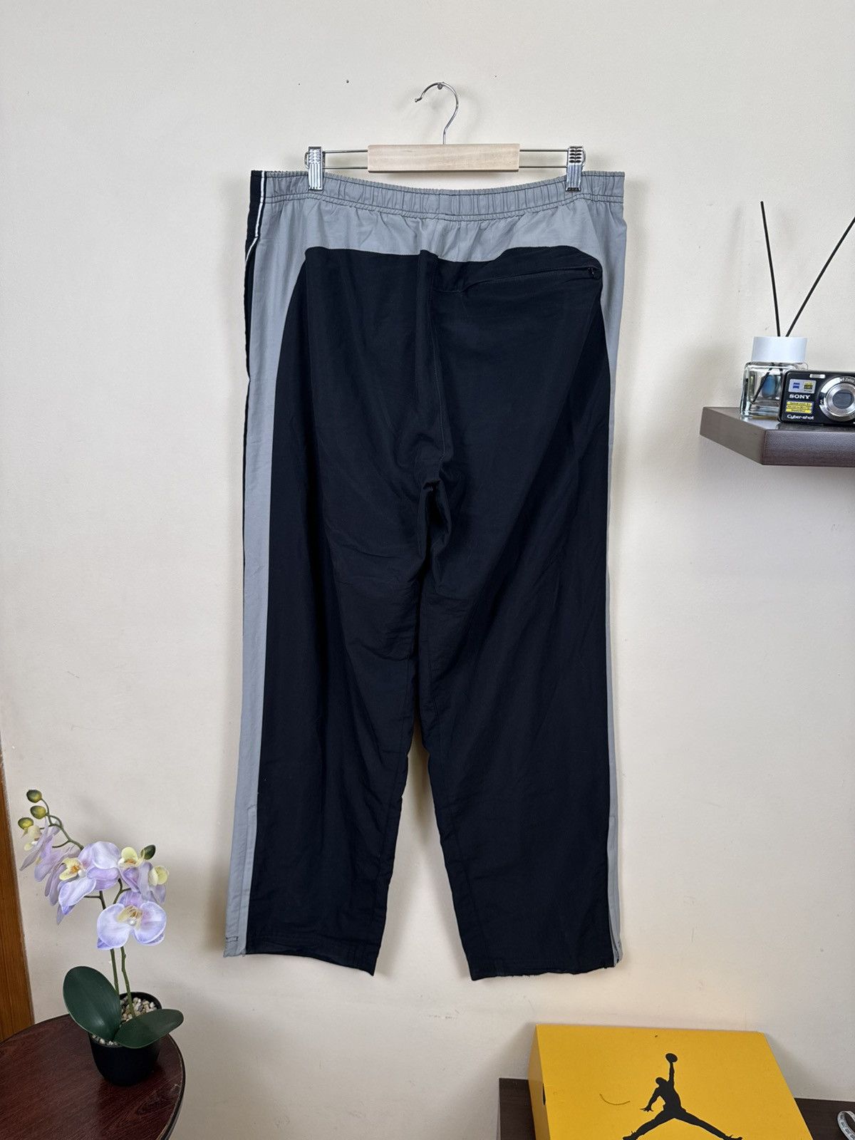 Nike Vintage Nike Pants Nylon Streetwear Straight Black Swoosh XL Size US 36 / EU 52 - 2 Thumbnail