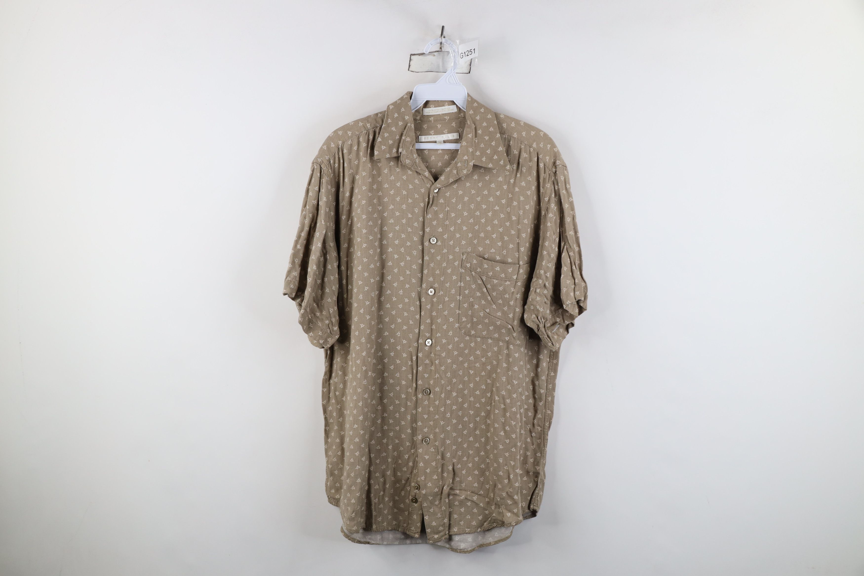 Vintage Vintage 90s Streetwear Gabardine Geometric Button Shirt Size US S / EU 44-46 / 1 - 1 Thumbnail