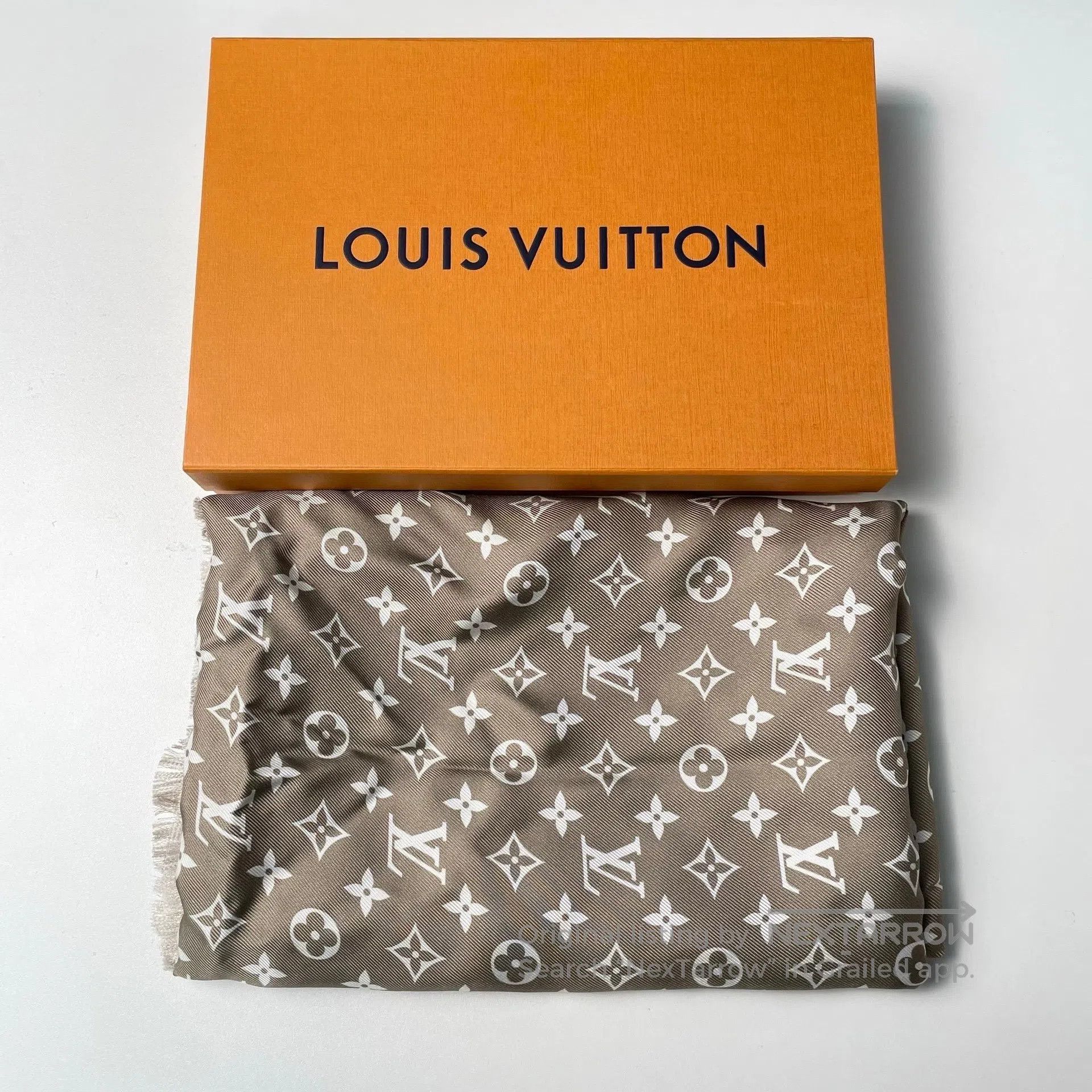 Louis Vuitton Louis Vuitton Coffee Brown Mulberry Silk Classic Fringe Sh Size ONE SIZE - 2 Thumbnail