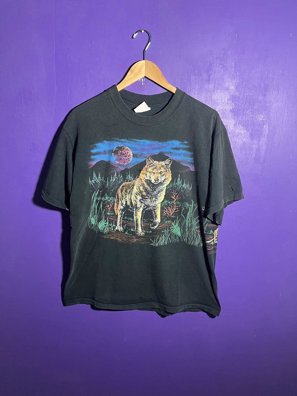 Vintage Vintage 90s Wolf wrap around animal t-shirt Size US L / EU 52-54 / 3 - 1 Thumbnail