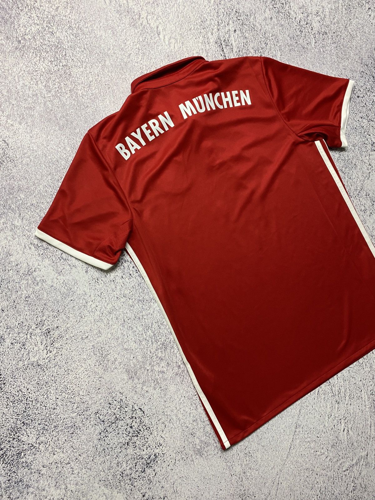 Adidas × Vintage Adidas Bayern Munich 2016/17 Soccer Jersey Football Shirt Size US M / EU 48-50 / 2 - 8 Thumbnail