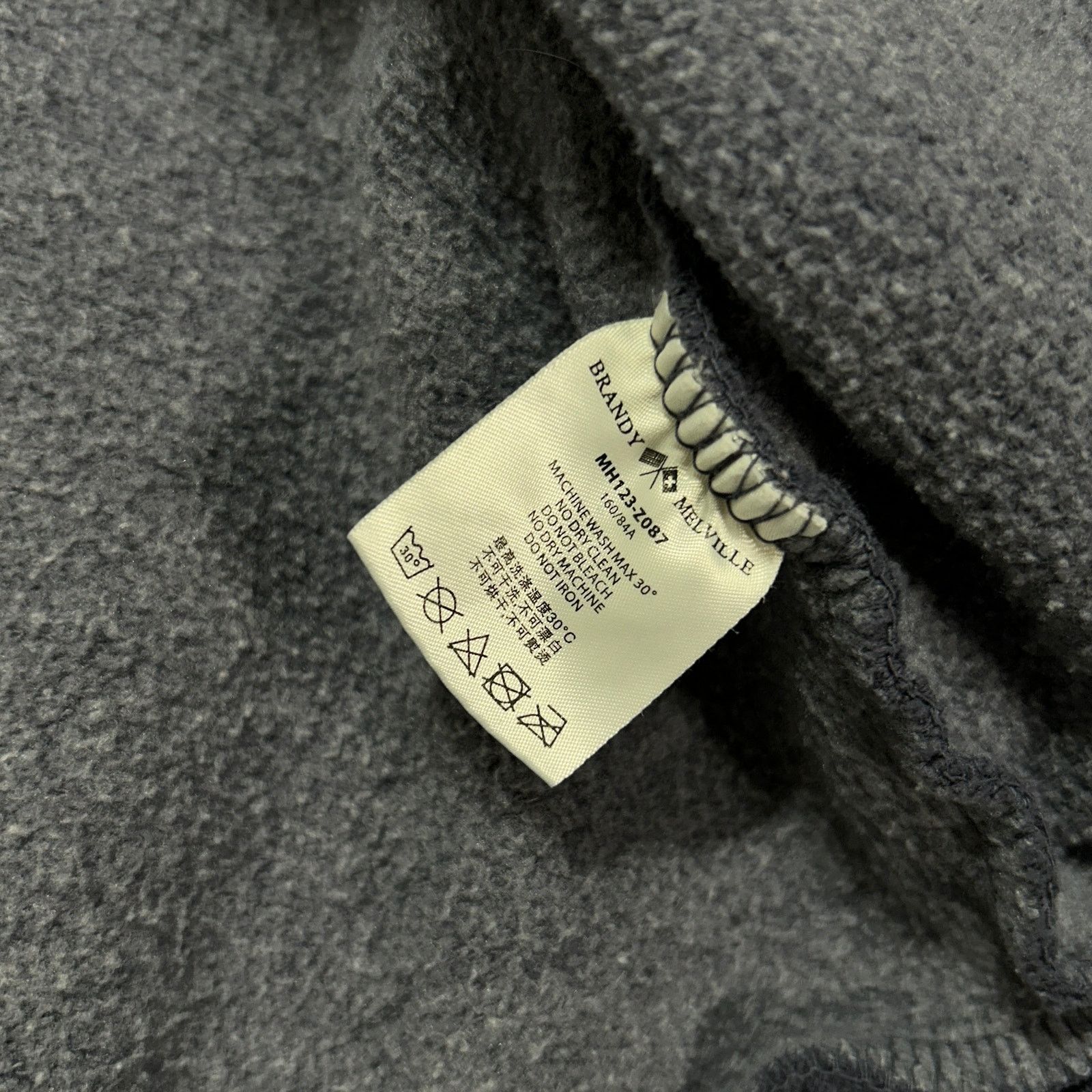 Brandy Melville Brandy Melville grey full zip cropped fleece jacket wms XS-S Size S / US 4 / IT 40 - 6 Thumbnail