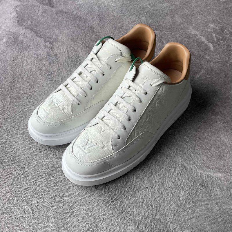 Louis Vuitton Louis Vuitton White Casual Sneakers for Men 0079 Size US 10 / IT 40 - 1 Thumbnail