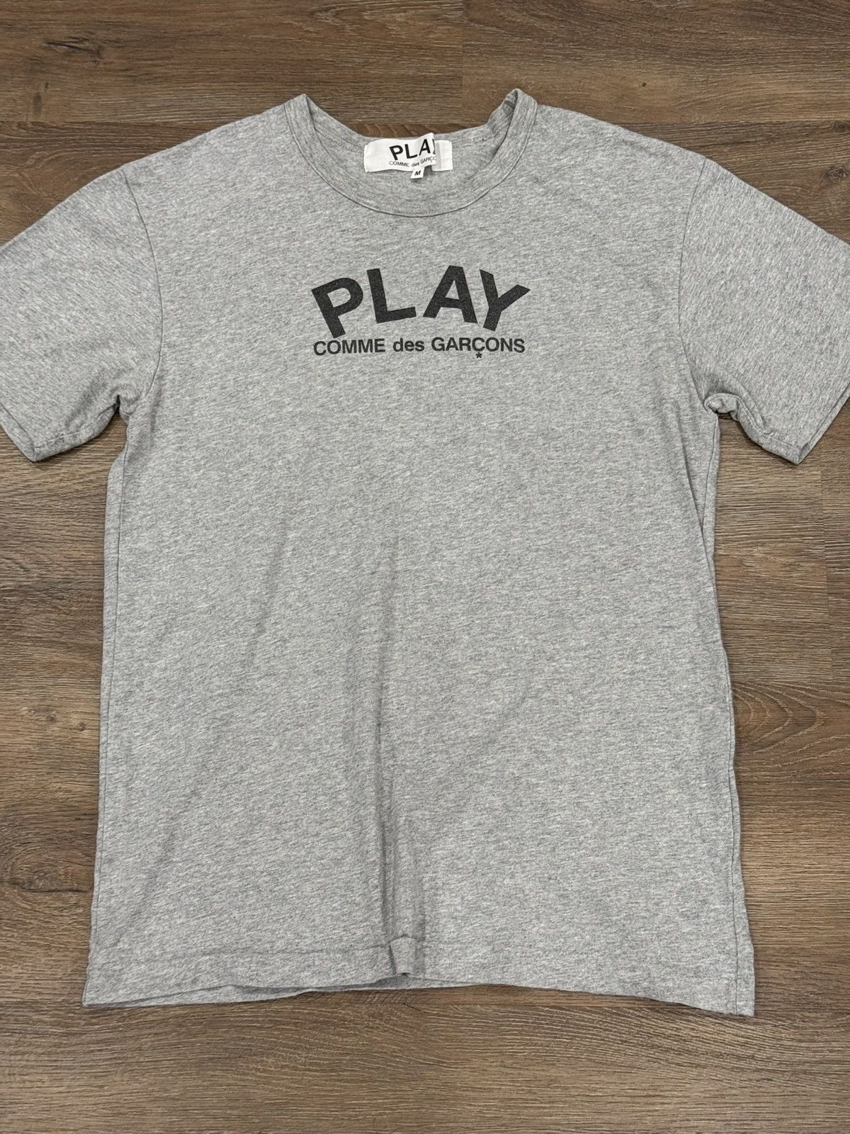 Comme des Garcons Comme Des Garçons Play Big Text Logo Tee Heather Grey Size US M / EU 48-50 / 2 - 3 Thumbnail