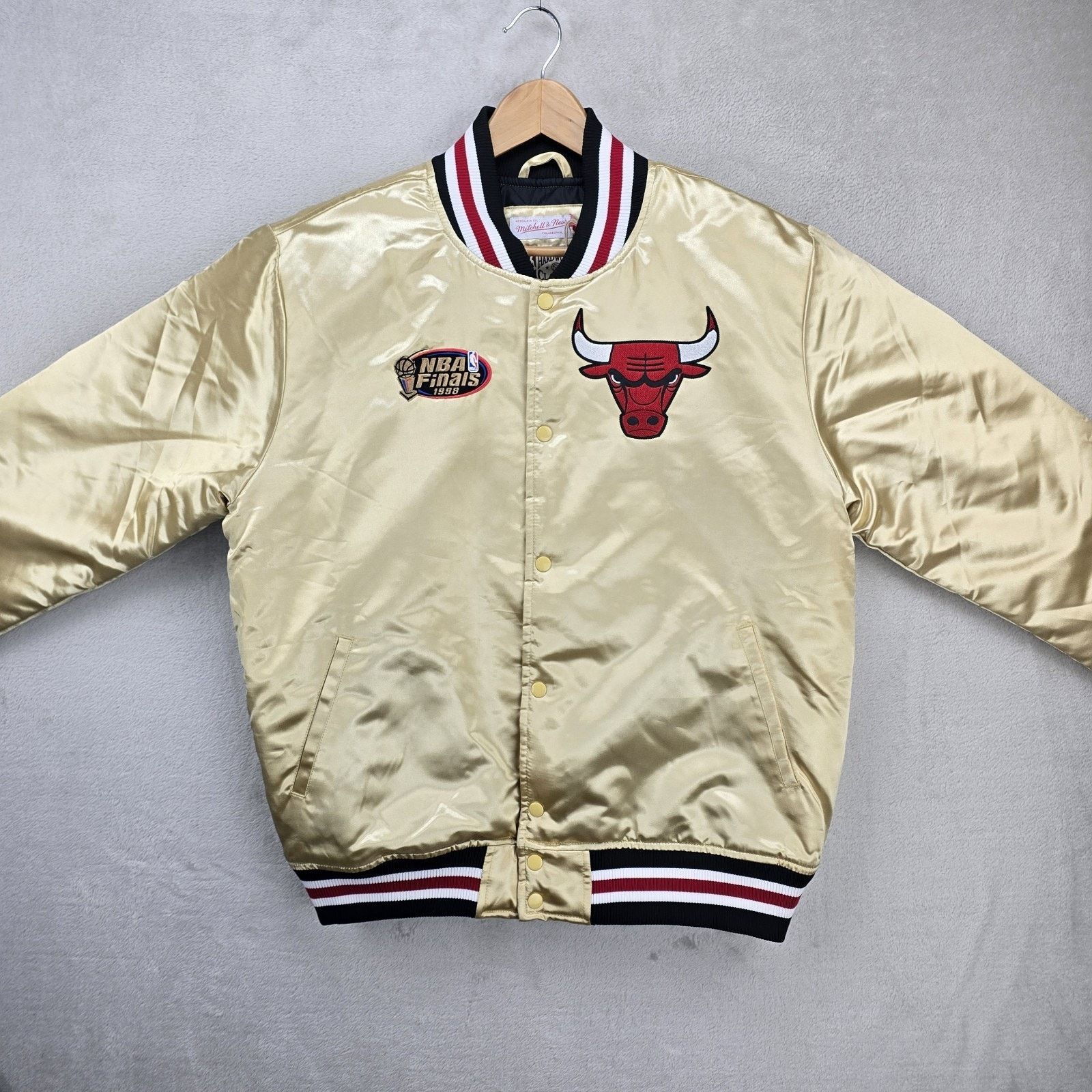 Mitchell & Ness Mitchell & Ness NBA Chicago Bulls 1998 Finals Jacket XL Size US XL / EU 56 / 4 - 2 Thumbnail