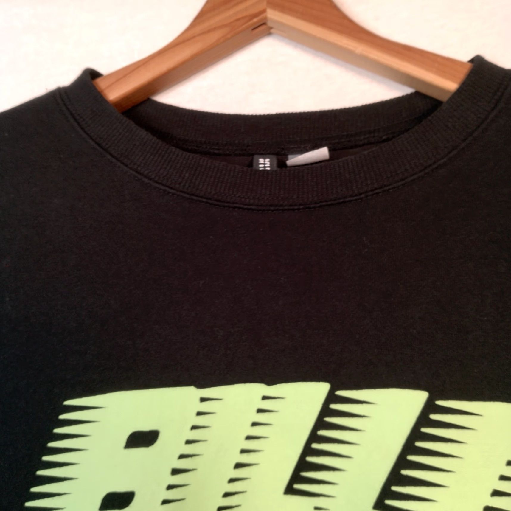 H&M Billie Eilish Sweatshirt Women L Black Neon Green Graphic Music H&M Divided Womens Size L / US 10 / IT 46 - 4 Thumbnail
