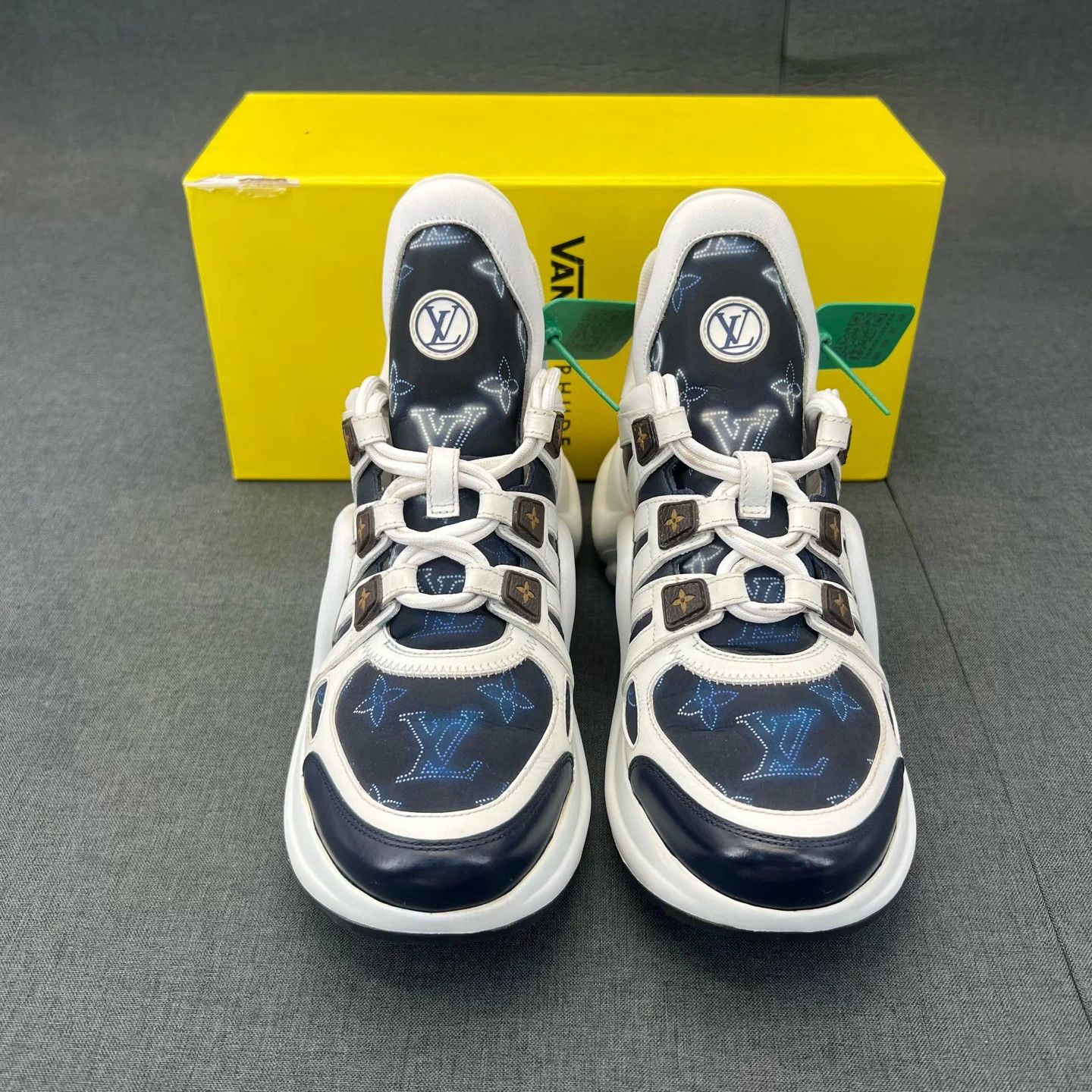 Louis Vuitton LV Archlight White Blue Monogram Sneakers 36.5 Size US 5.5 / IT 35.5 - 4 Thumbnail