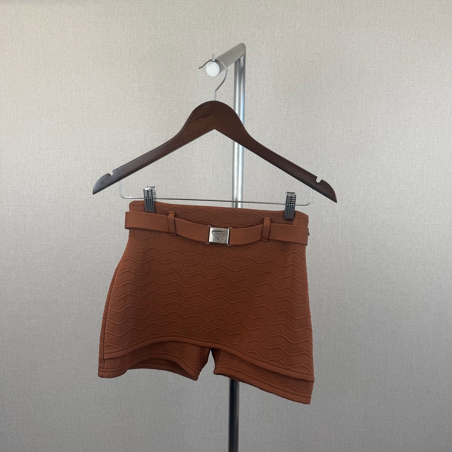Prada Prada Belted Textured Shorts Size 38 Size 26" / US 2 / IT 38 - 1 Thumbnail
