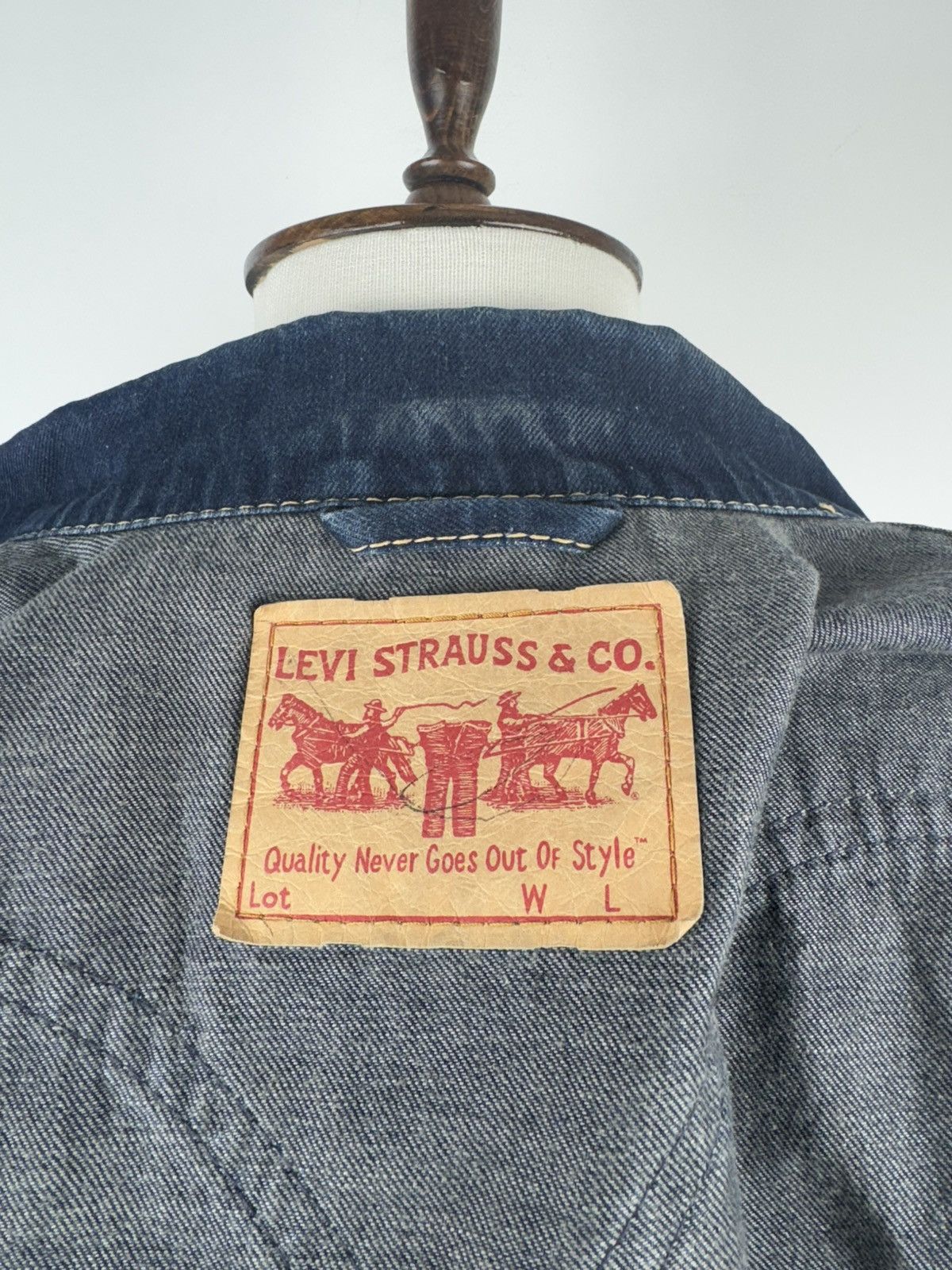 Levi's × Vintage Men’s Vintage Levi’s Trucker Denim Cropped Jacket size M Size US M / EU 48-50 / 2 - 5 Thumbnail