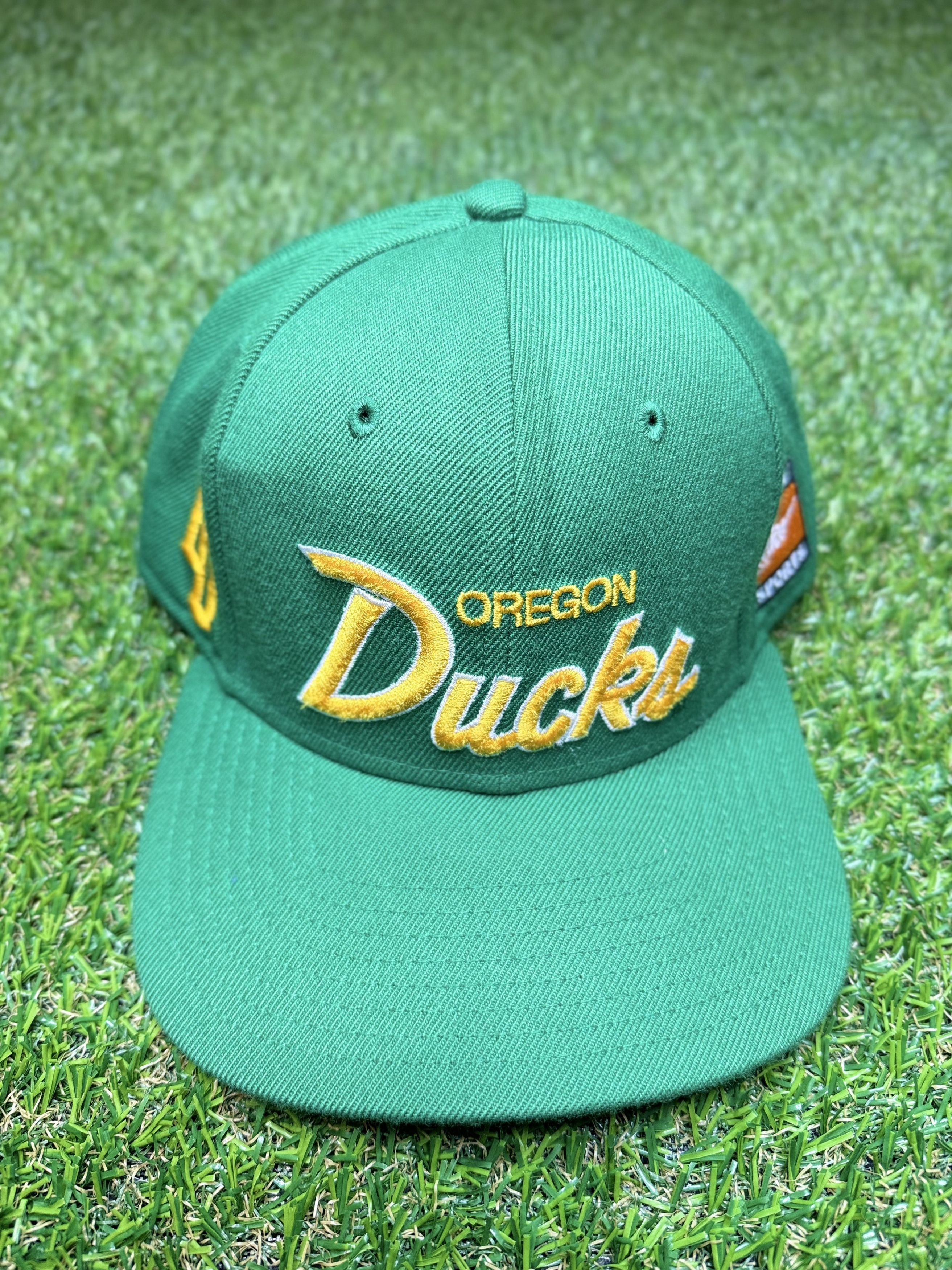 Nike VTG Nike Two Tone Script Oregon Ducks 90s Snapback Size ONE SIZE - 1 Thumbnail