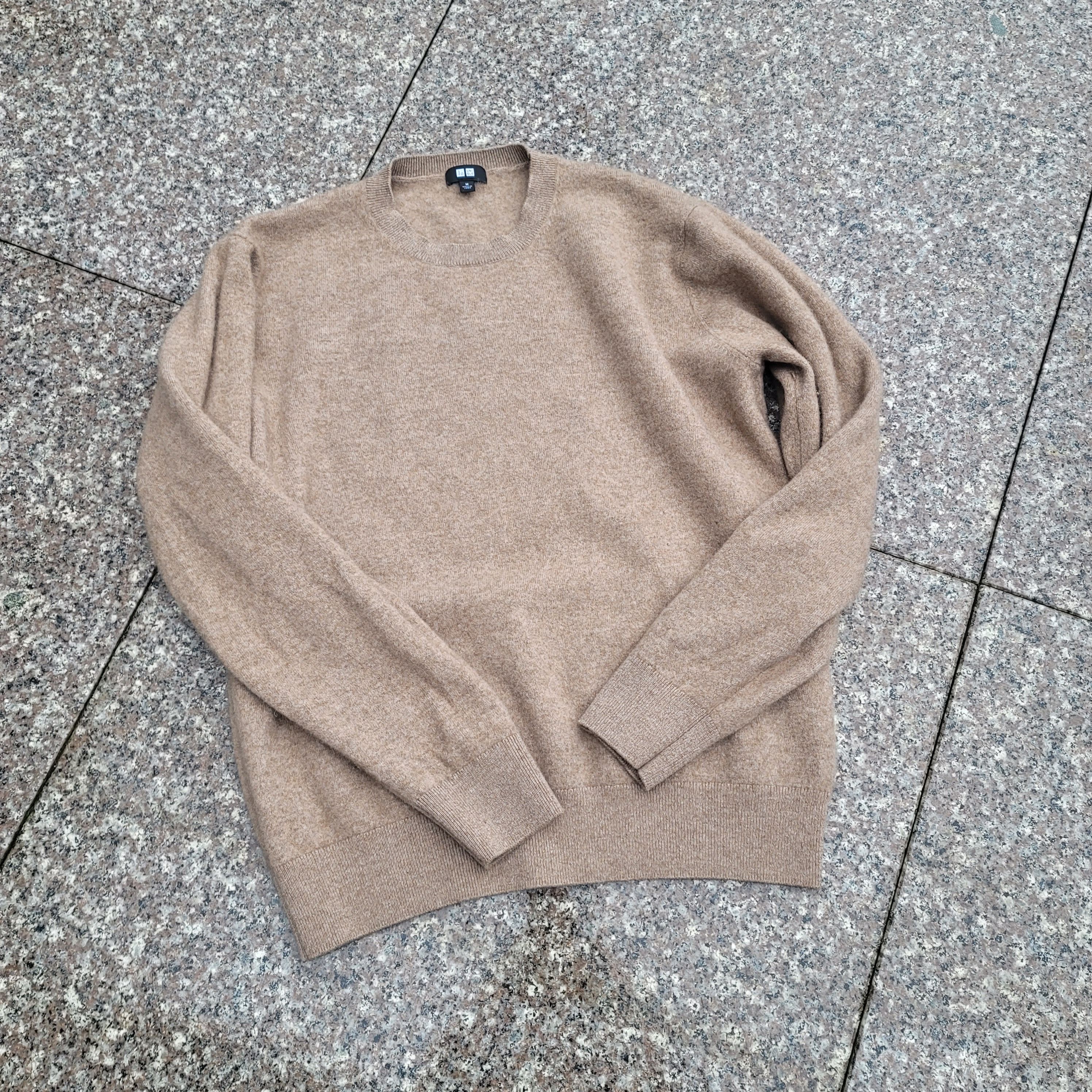 Uniqlo Uniqlo cashmere sweater Size M / US 6-8 / IT 42-44 - 1 Thumbnail