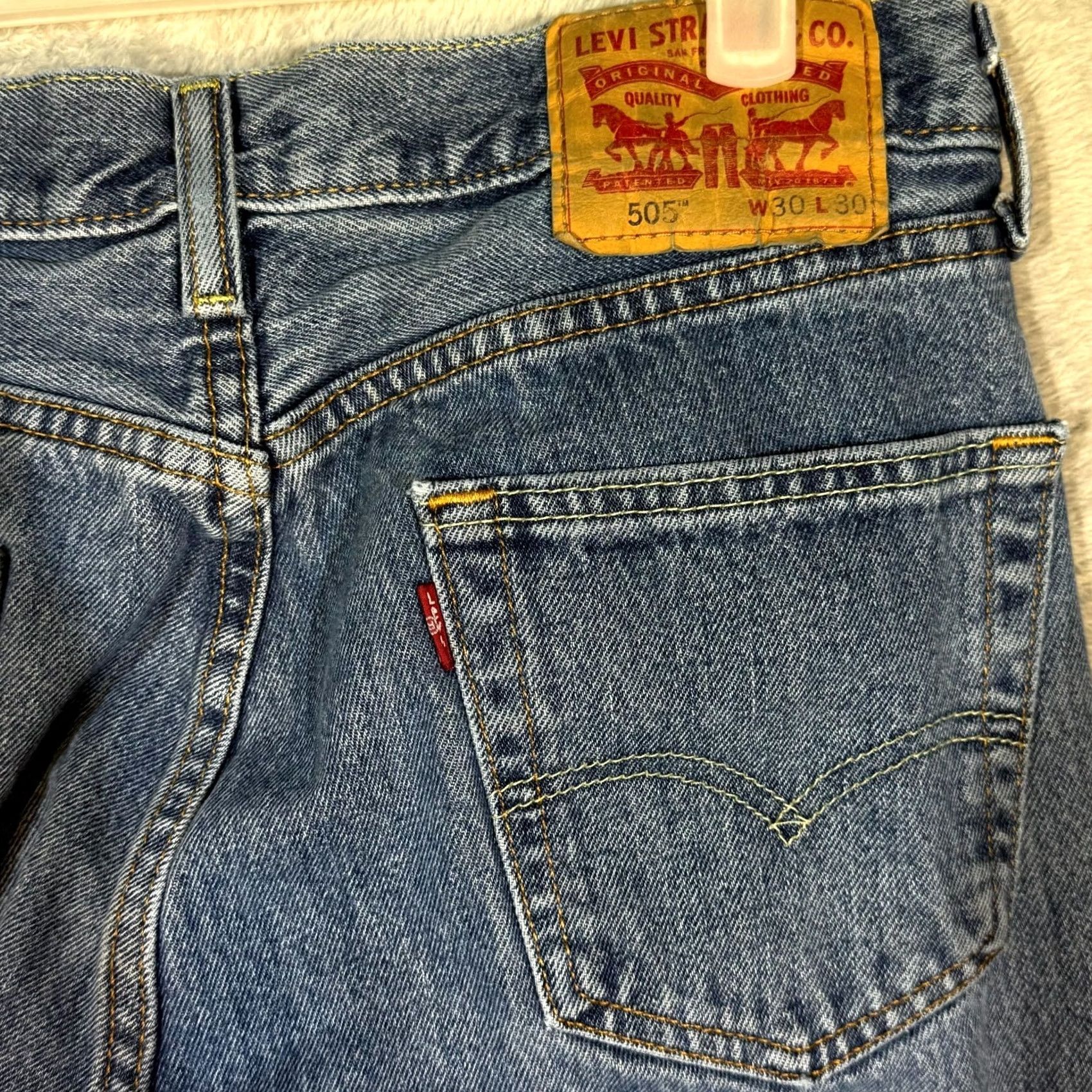 Levi's VINTAGE? No. Levi's 505 Jeans Men 30 X 30 Blue Denim Mid-Rise Regular Fit Straight Leg M1649 Size US 30 / EU 46 - 7 Thumbnail