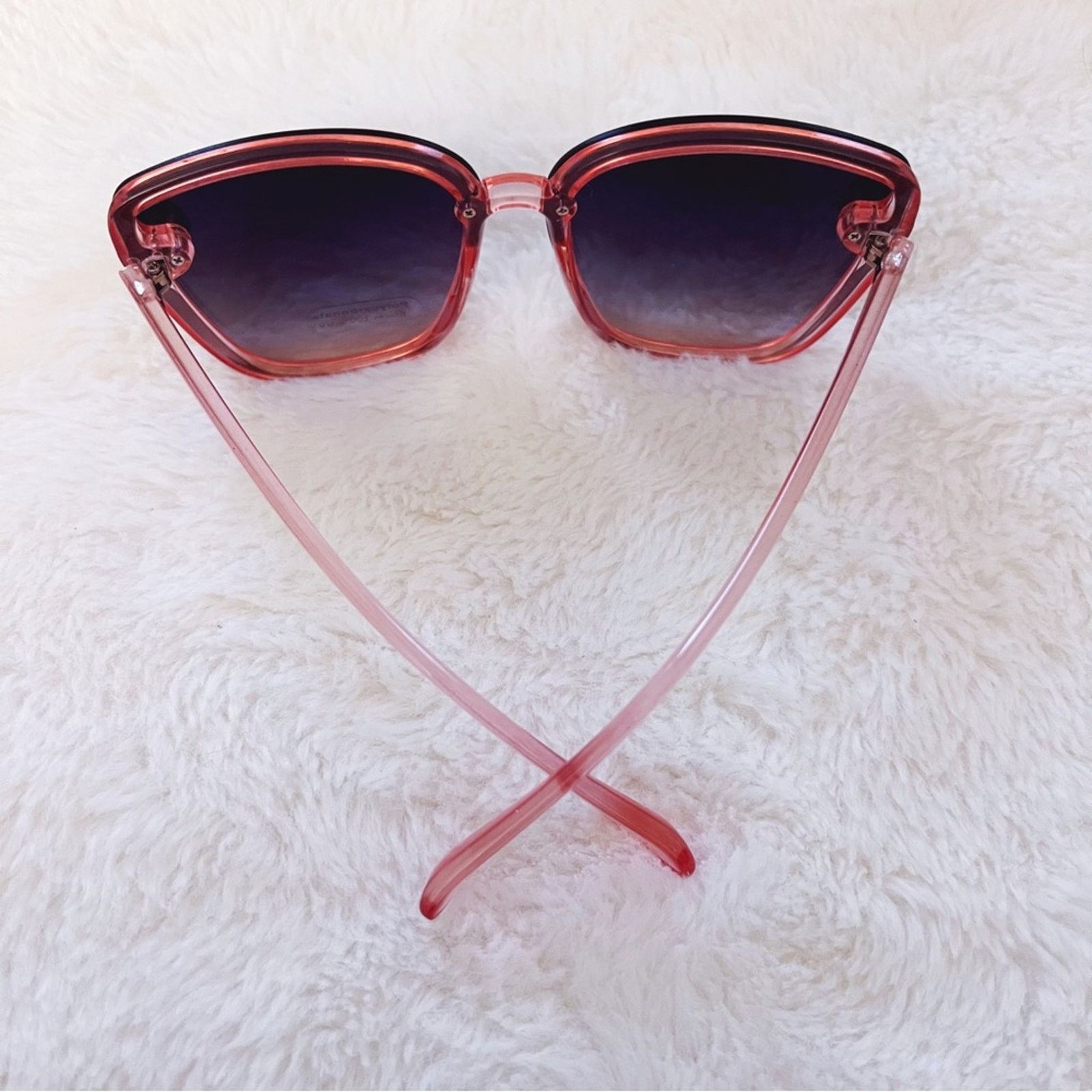 Other Giselle Black & Pink Oversized Cat Eye Sunglasses Size ONE SIZE - 9 Thumbnail