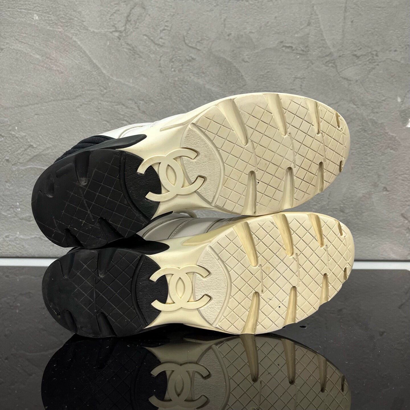 Chanel CHANEL women's black&white colorblocked sneakers Size US 6 / IT 36 - 6 Thumbnail