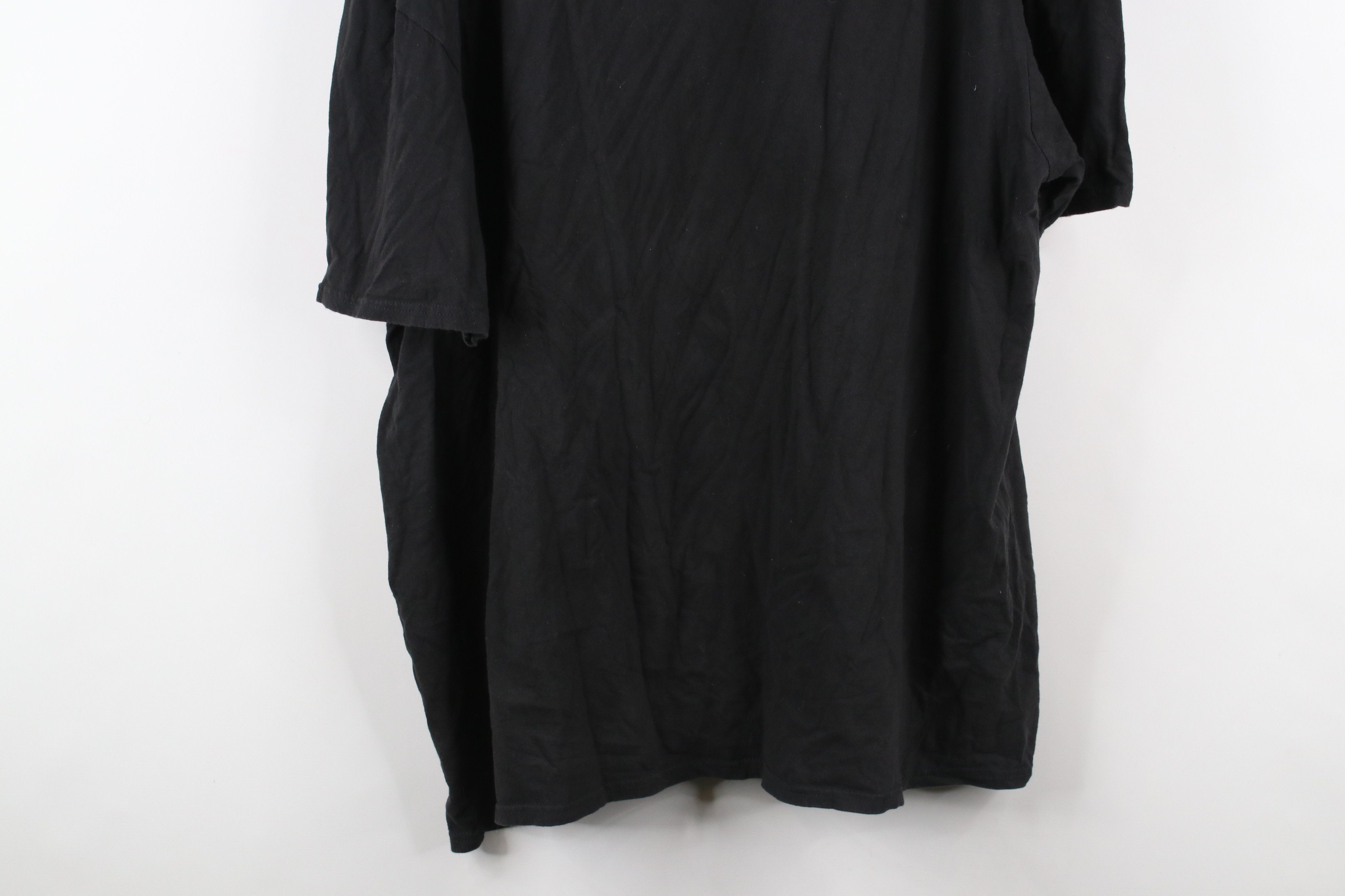 Vintage Vintage Y2K Halloween Chucky Free Hugs Horror Movie T-Shirt Size US XXL / EU 58 / 5 - 13 Thumbnail