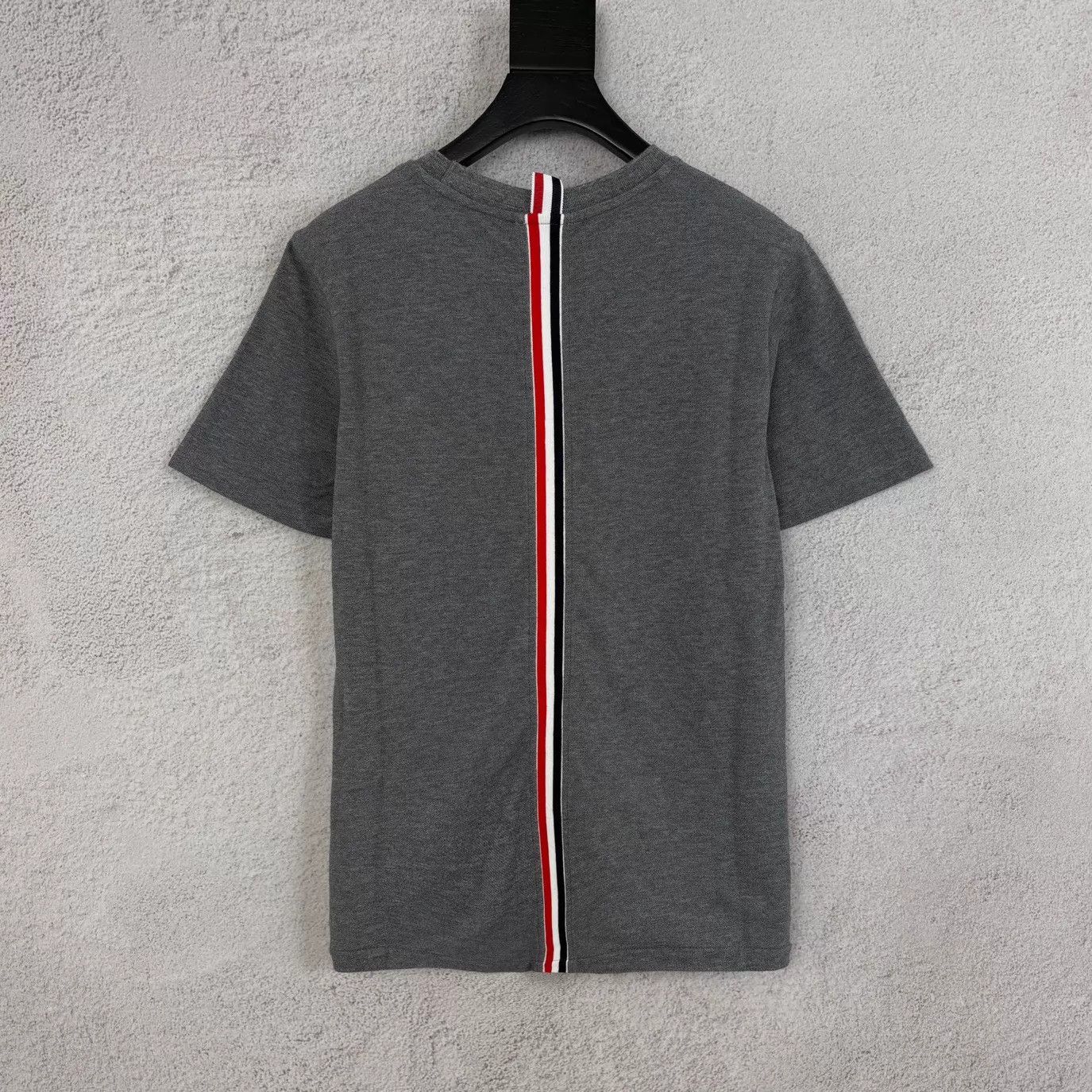 Thom Browne Thom Browne Gray Striped Short Sleeve Tee Size 1 Size S / US 4 / IT 40 - 2 Thumbnail