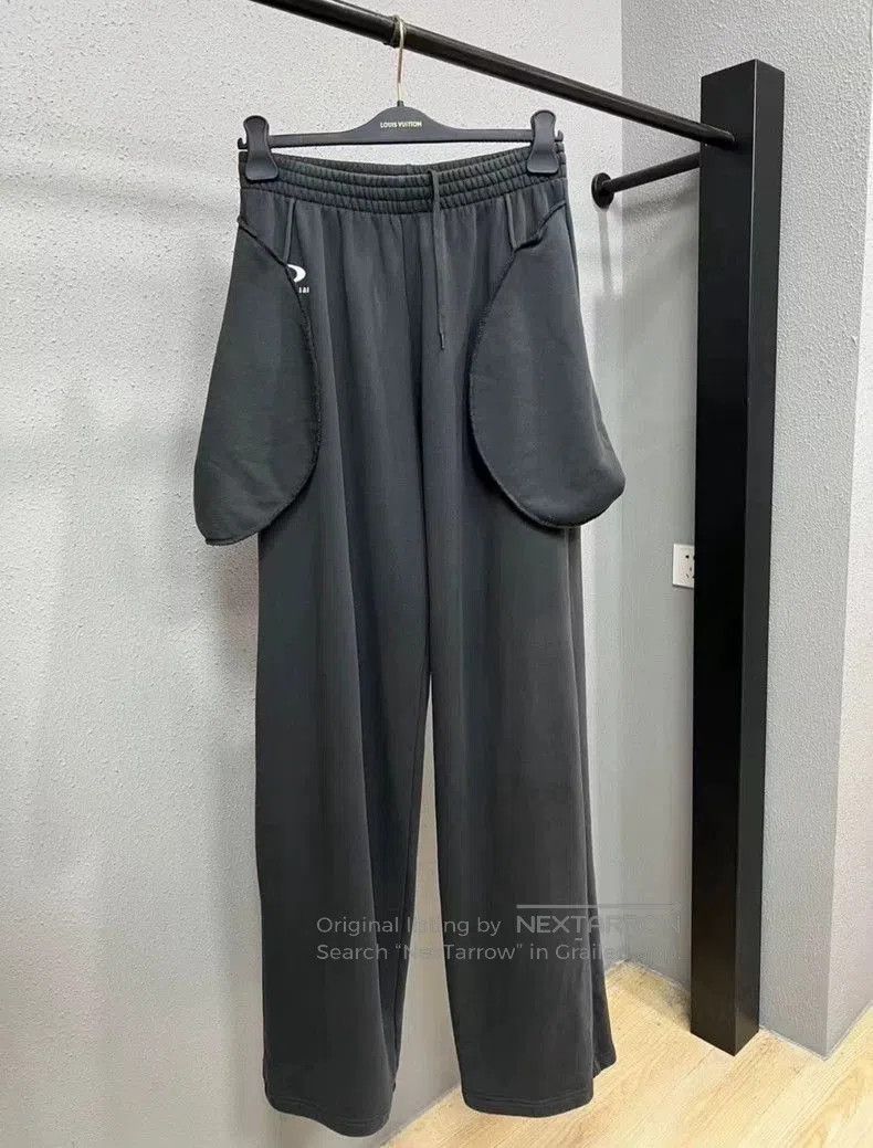 Balenciaga Balenciaga Embroidered Logo Reversible Sweatpants. Size US 26 / EU 42 - 1 Thumbnail