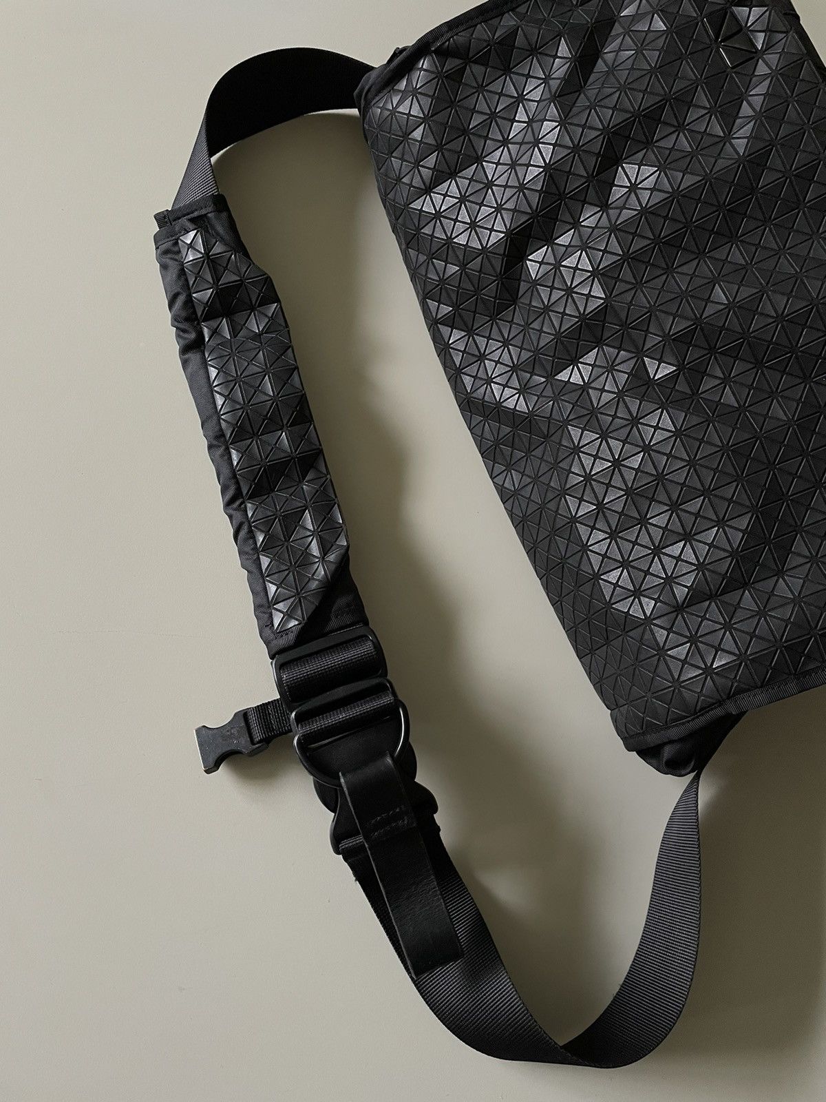 Issey Miyake Bao Bao Issey Miyake Bao Bao Leather Laptop Crossbody Bag Size ONE SIZE - 4 Thumbnail