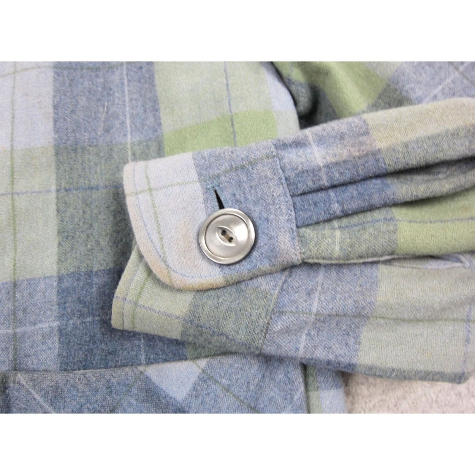 Pendleton VINTAGE Pendleton Shirt Womens Medium Green Plaid 100% Wool Button Up USA 90s Size M / US 6-8 / IT 42-44 - 2 Thumbnail