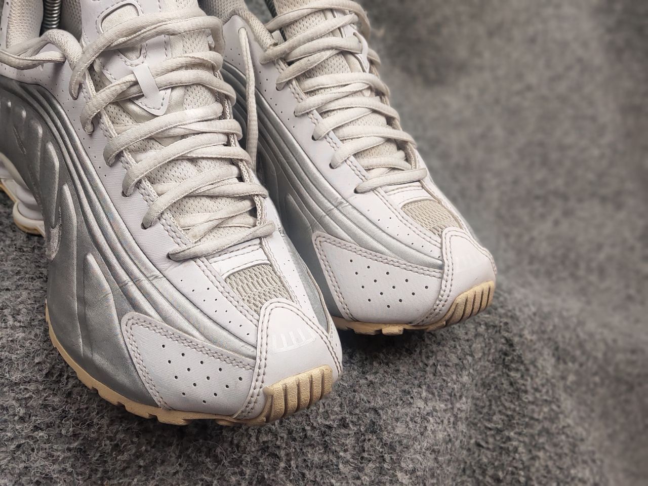 Nike Nike Shox R4 White Metallic Vintage Y2K Style Sneakers shoes Size US 5.5 / IT 35.5 - 19 Thumbnail