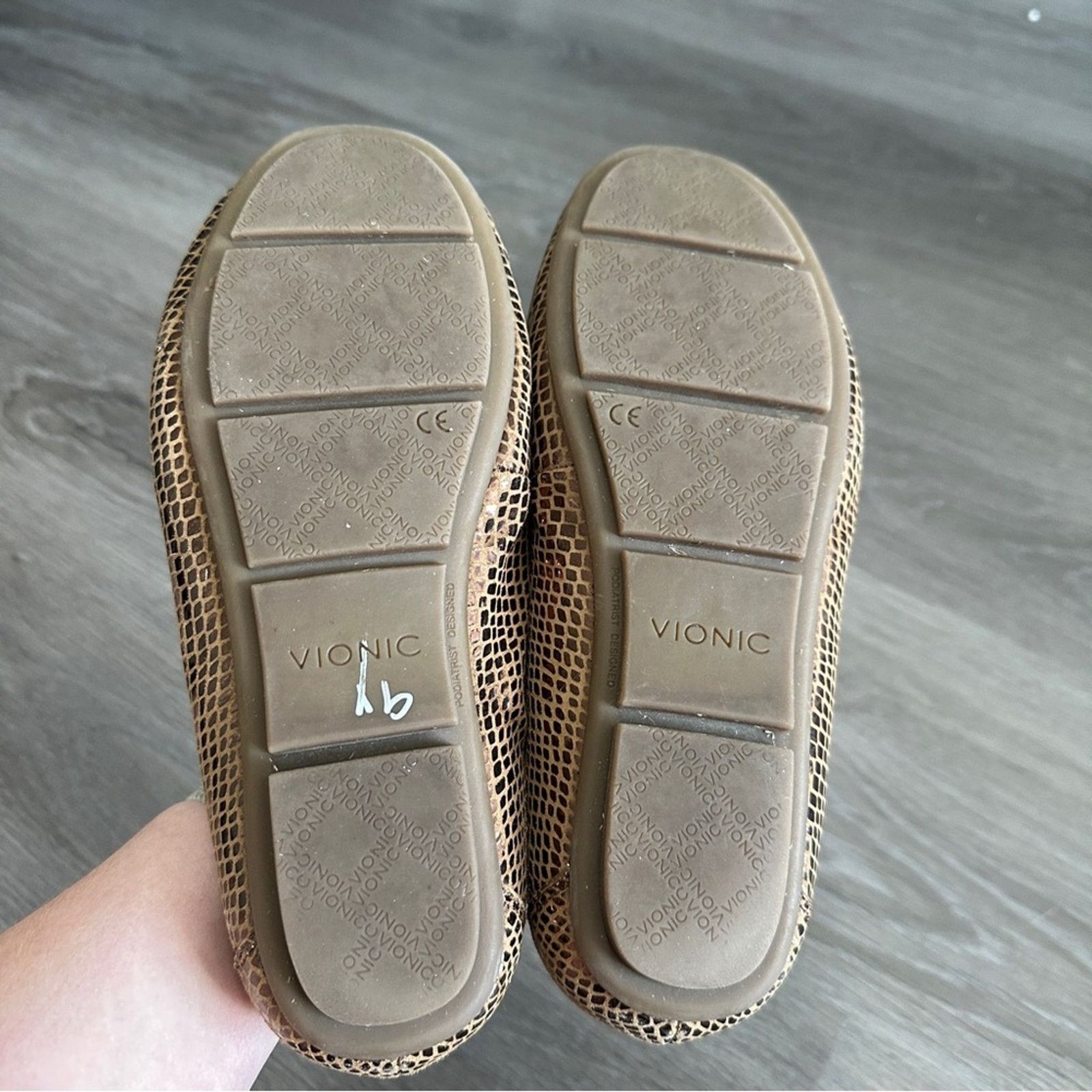 Vionic Vionic Orthotic Larrun Metallic Bronze Moccasin Flat Loafer Size US 6.5 / IT 36.5 - 7 Thumbnail